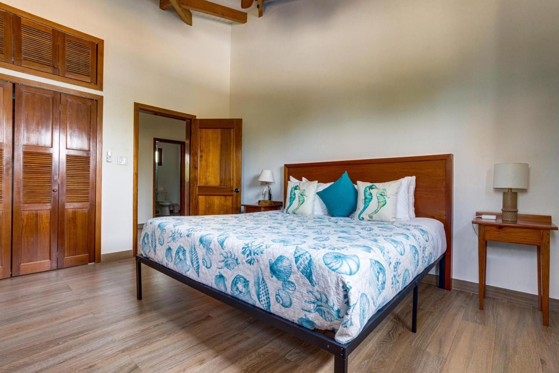 Villa photo 1