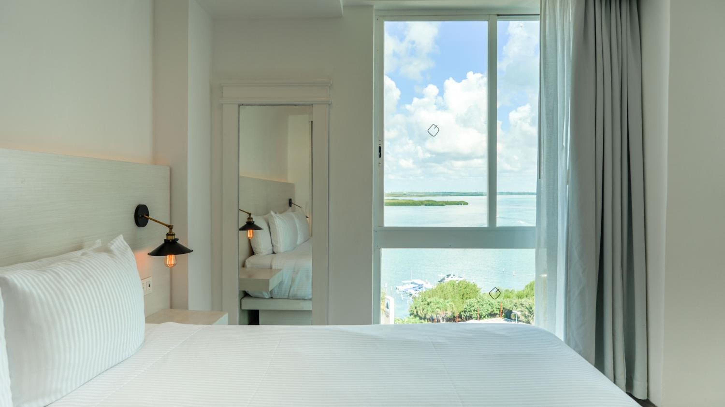 Junior Suite Sunset thumbnail 6