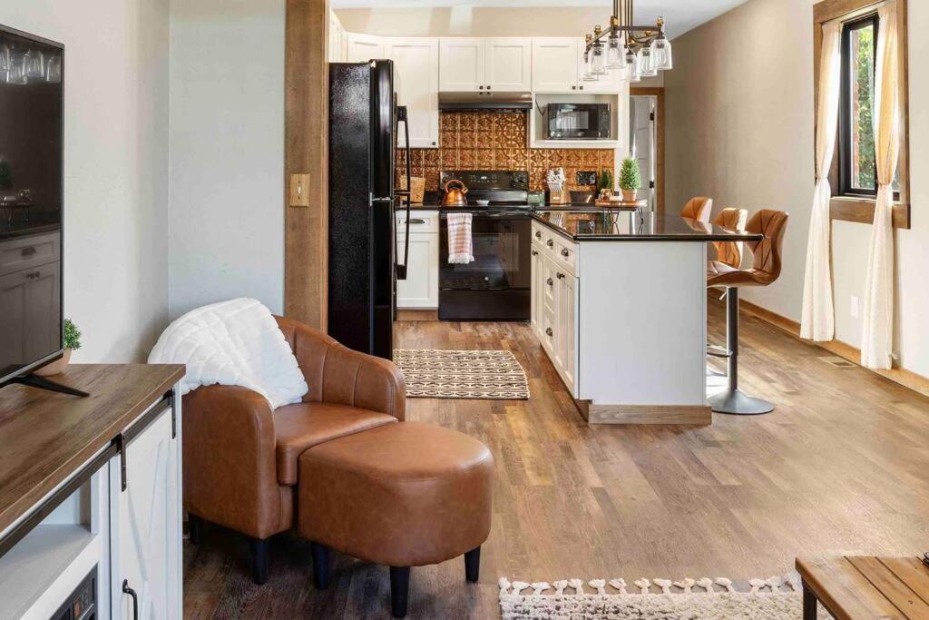 One-Bedroom Apartment photo 2