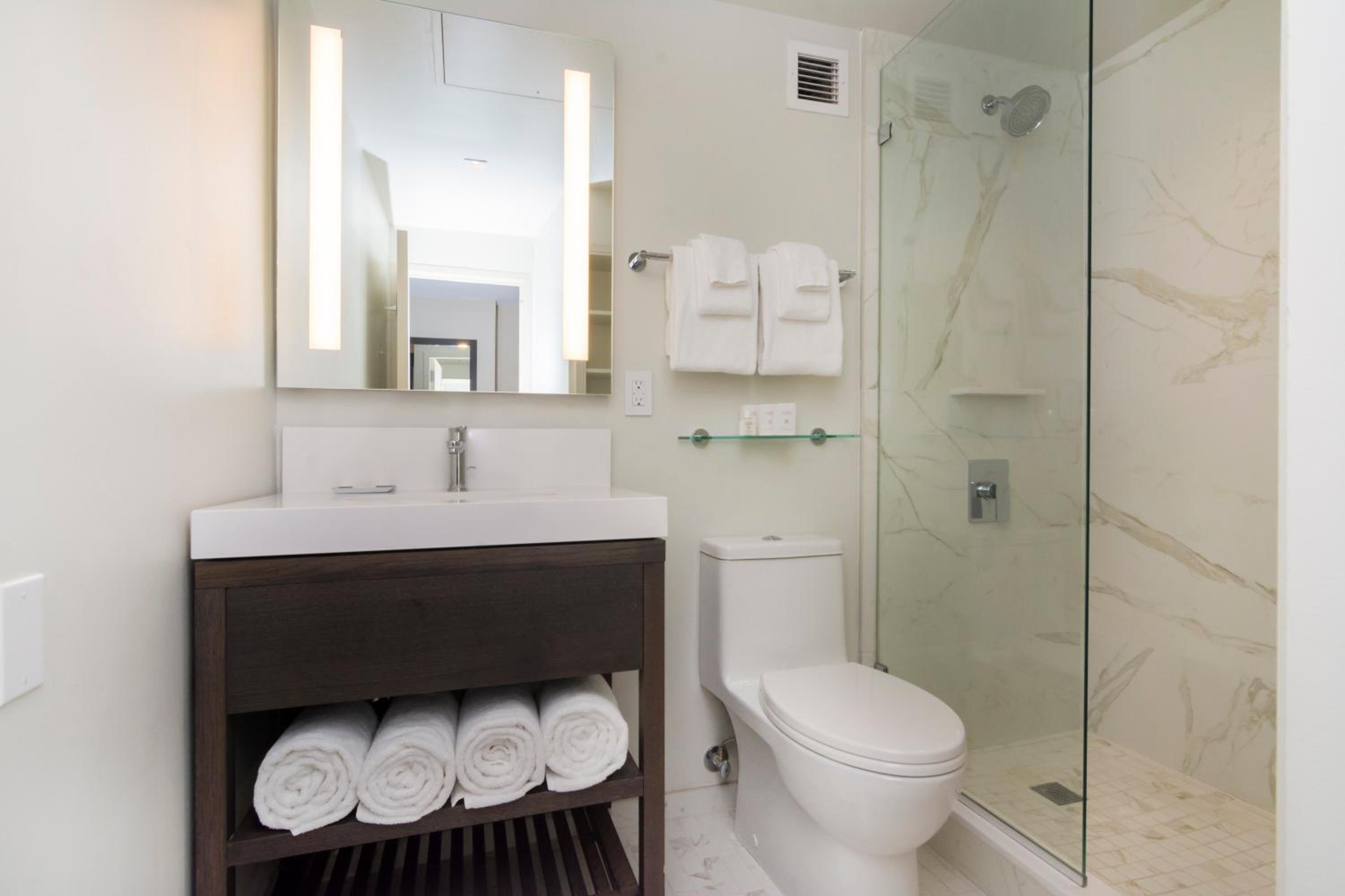 King Studio Suite - Photo 3