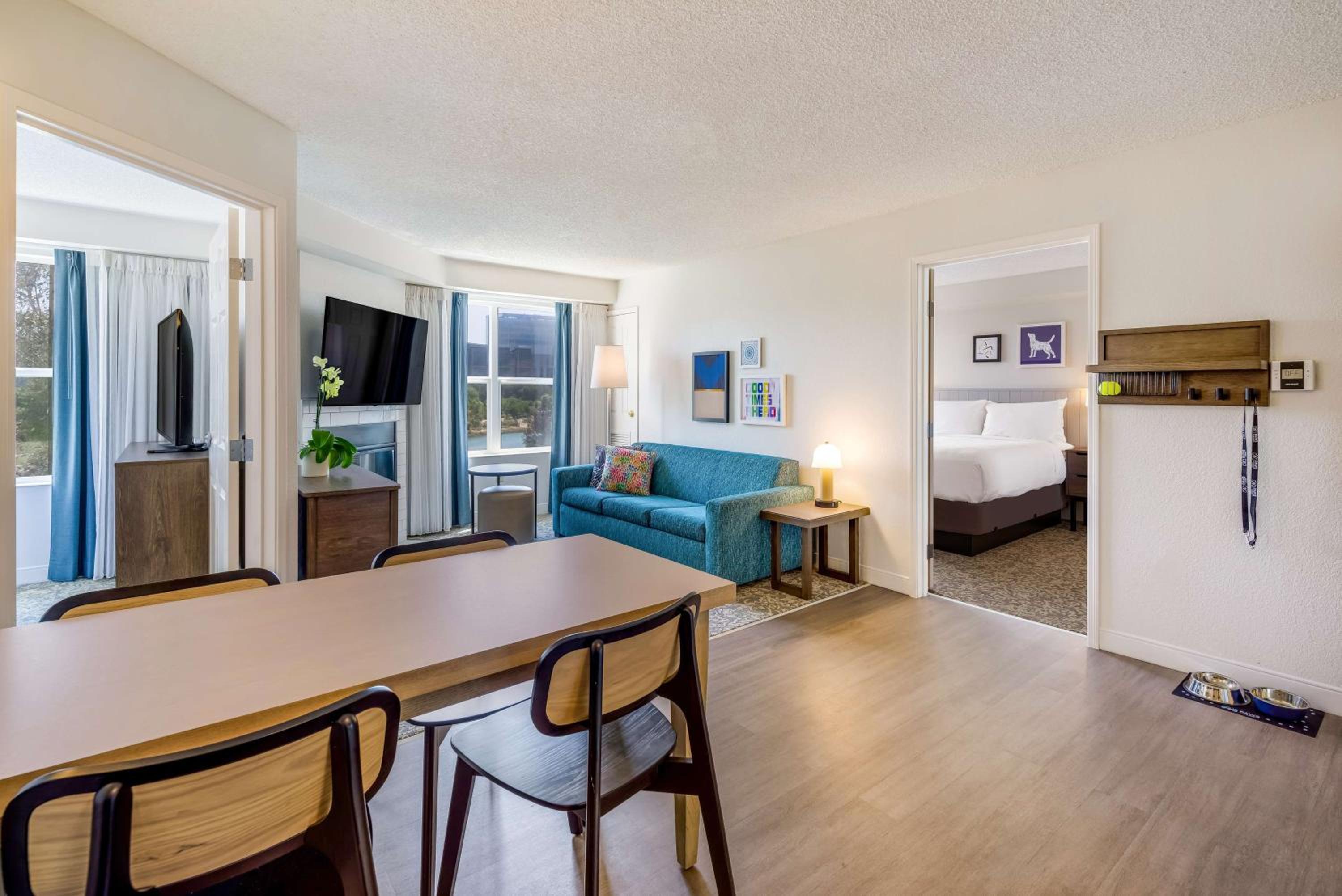 Bay View Two Bedroom Suite Queen in Each - Photo 7