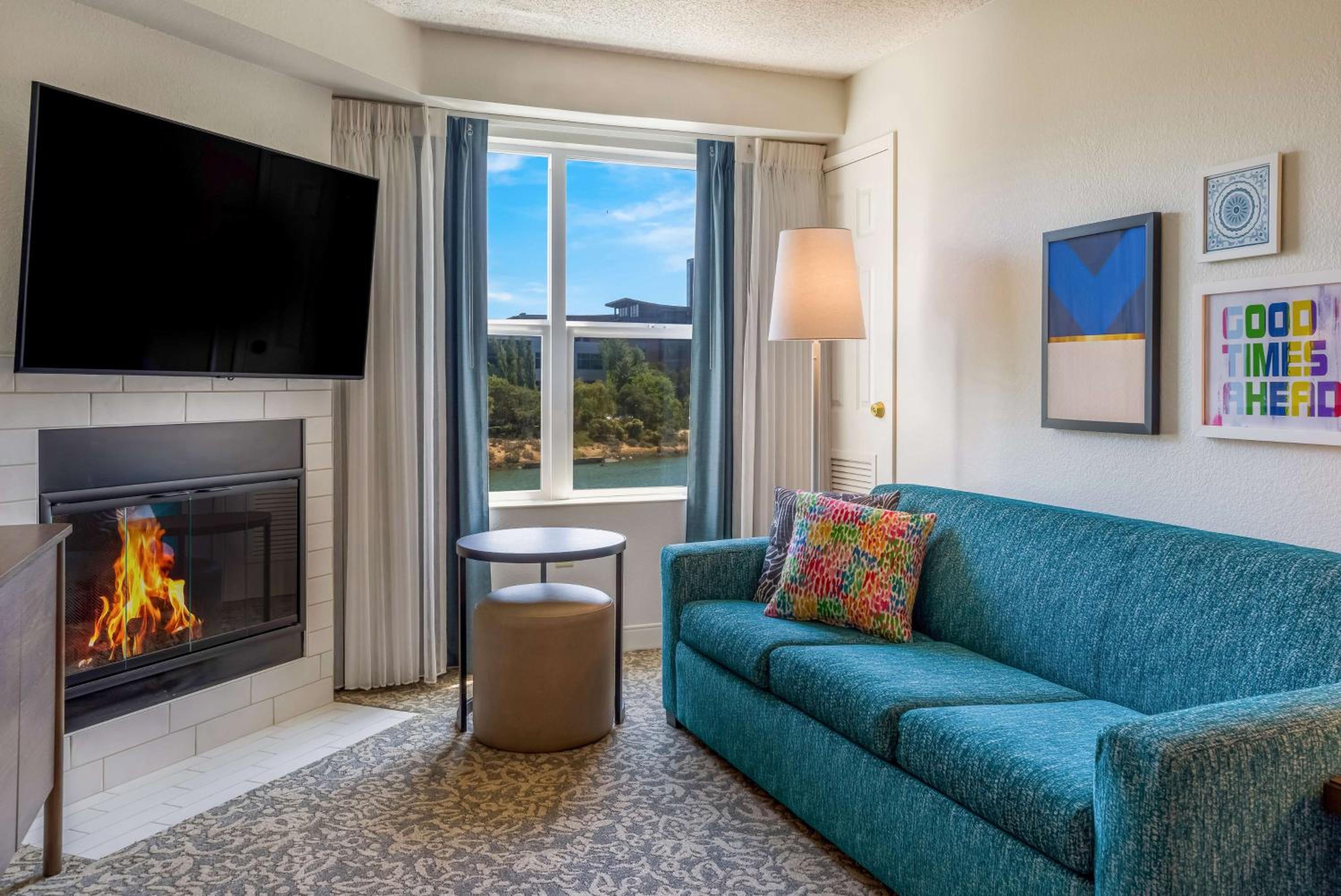 Bay View Two Bedroom Suite Queen in Each - Photo 3