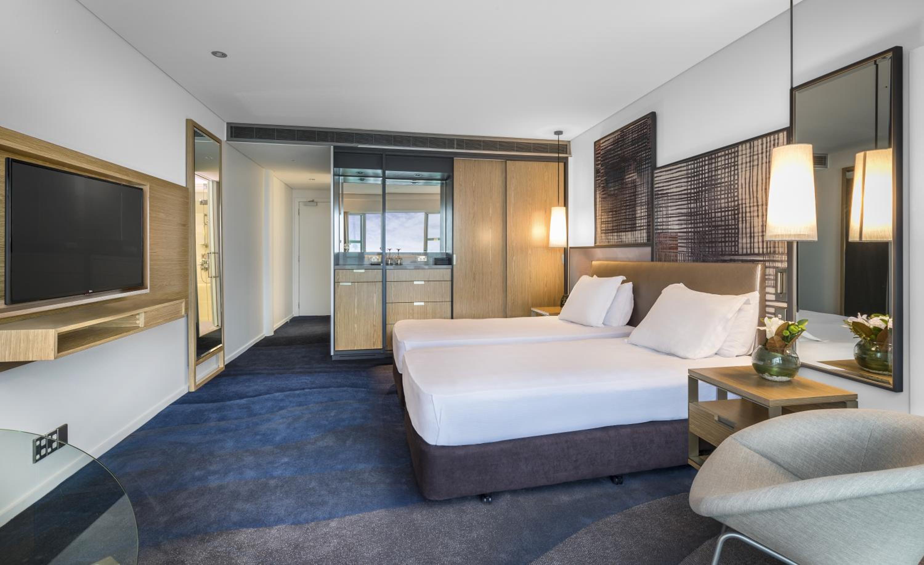 Deluxe Twin Room with Harbor View - Photo 3