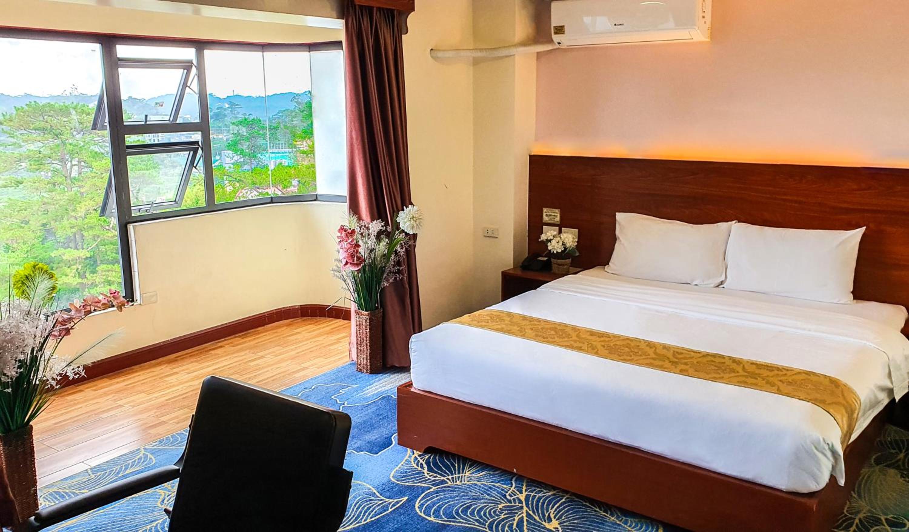 Deluxe Room with City View - Photo 1