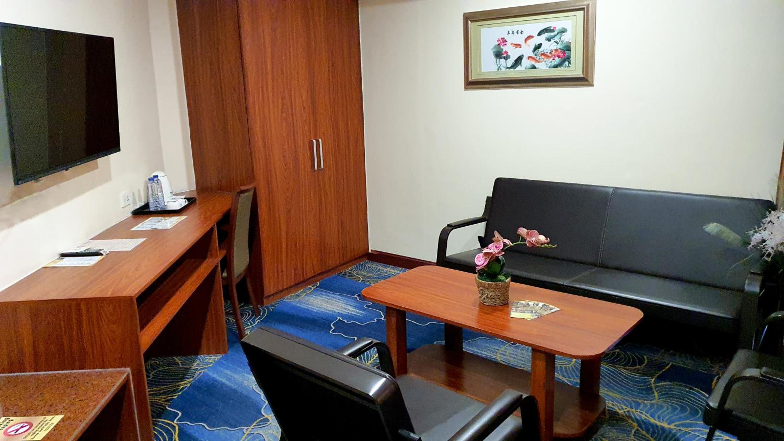 Deluxe Room with City View - Photo 2