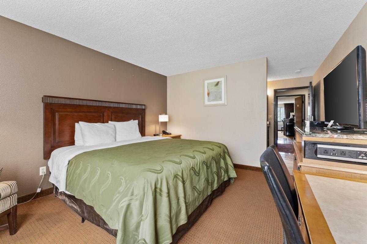 King Room - Accessible/Non-Smoking photo 3