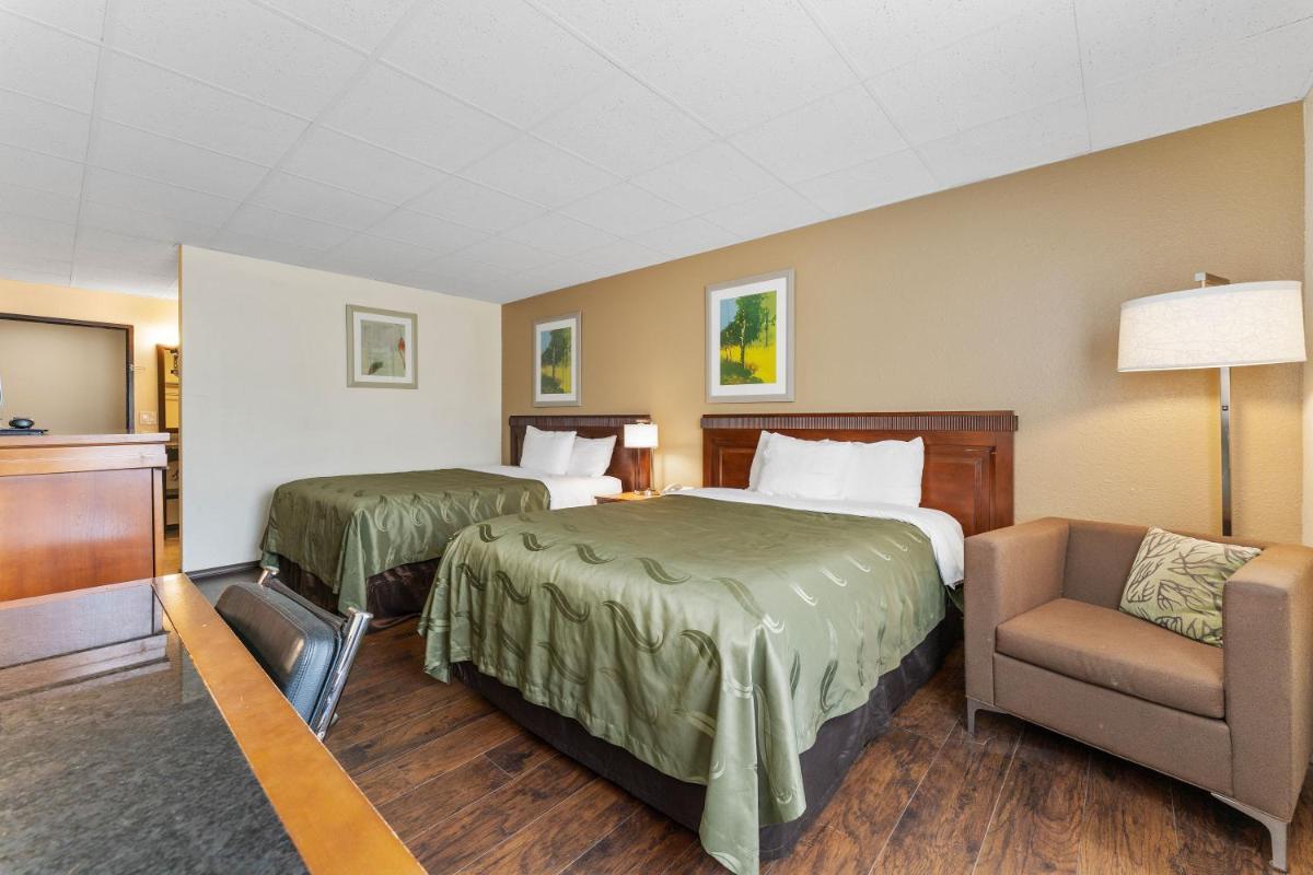 Double Room with Two Double Beds - City View photo 1