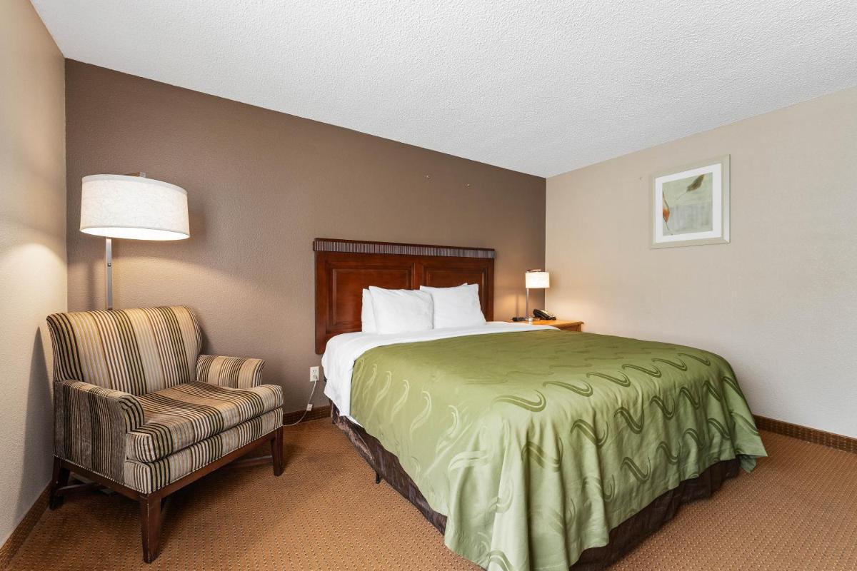 King Room - Non-Smoking photo 2