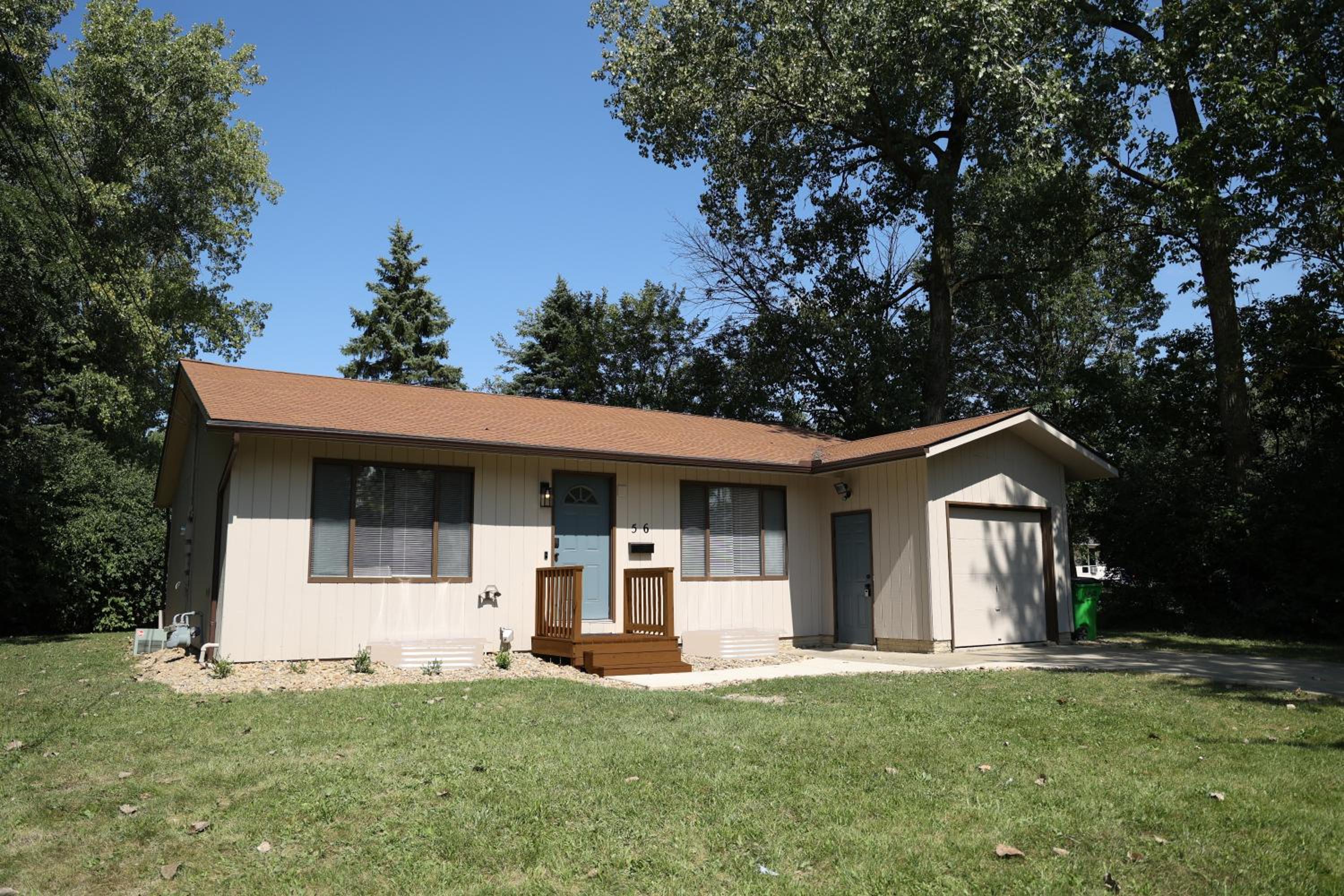 Five-Bedroom House photo 3