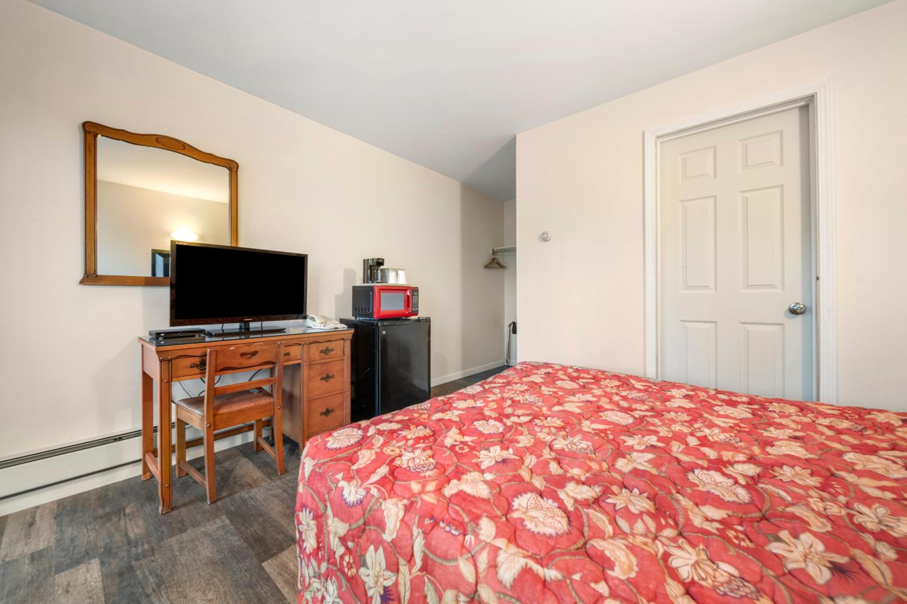Queen Room photo 3