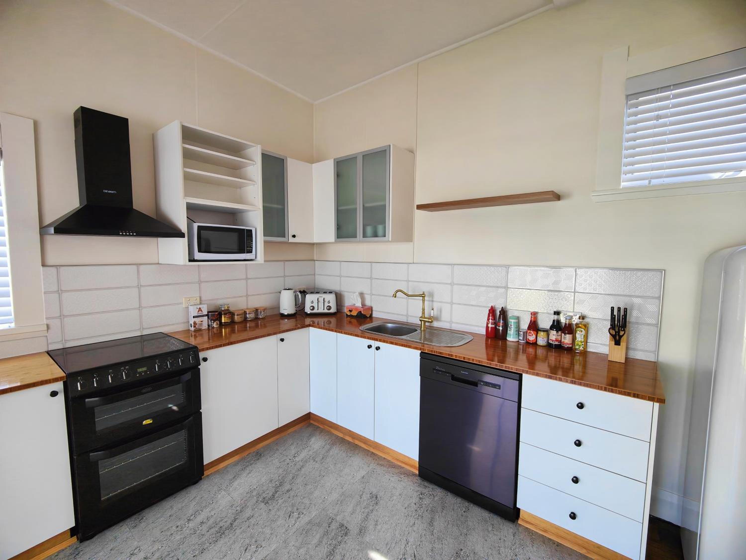 Three-Bedroom House photo 2