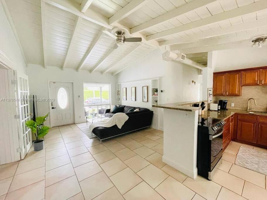 Three-Bedroom House photo 2
