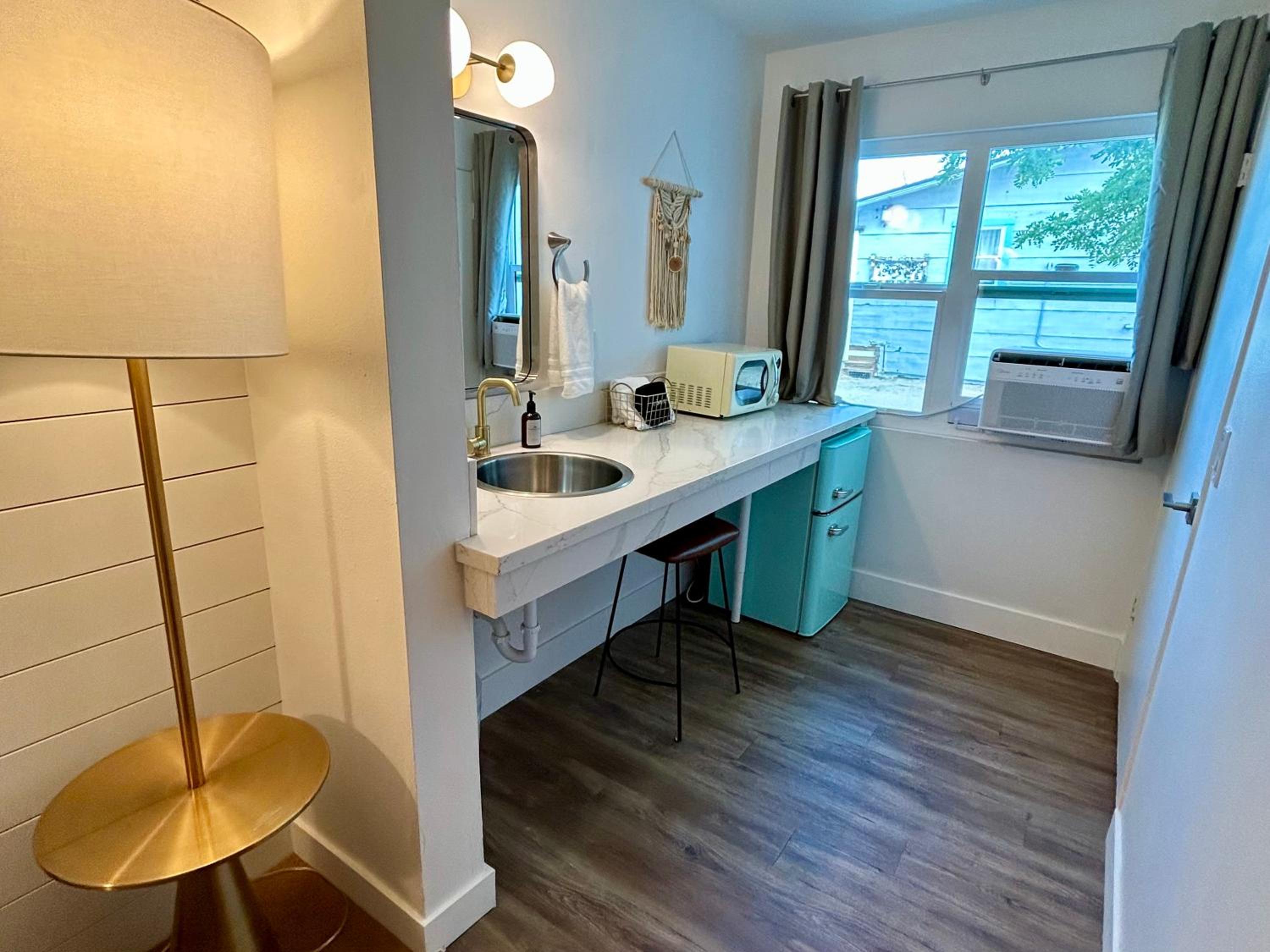 Queen Room - Disability Access photo 2
