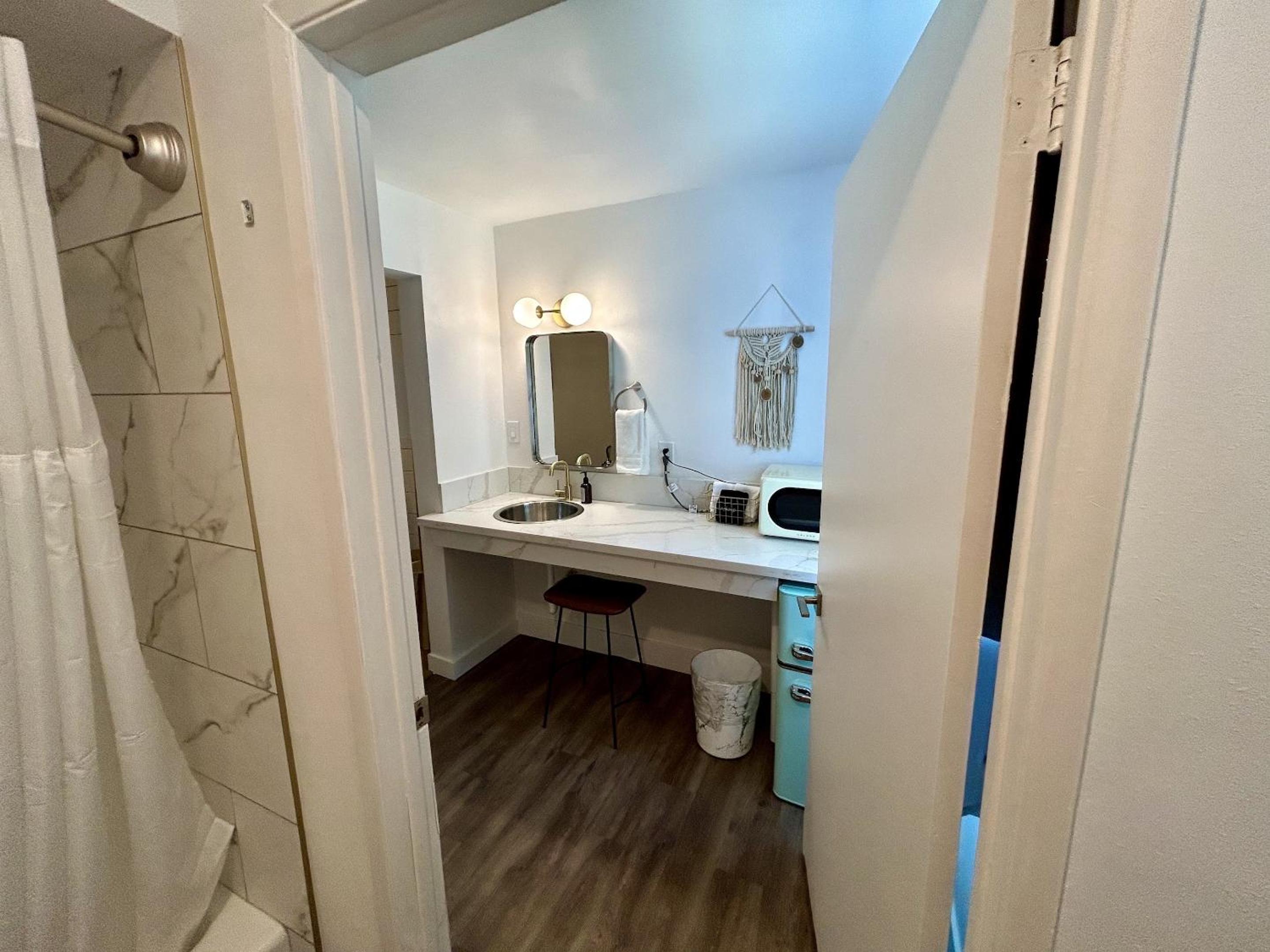 Queen Room - Disability Access photo 3