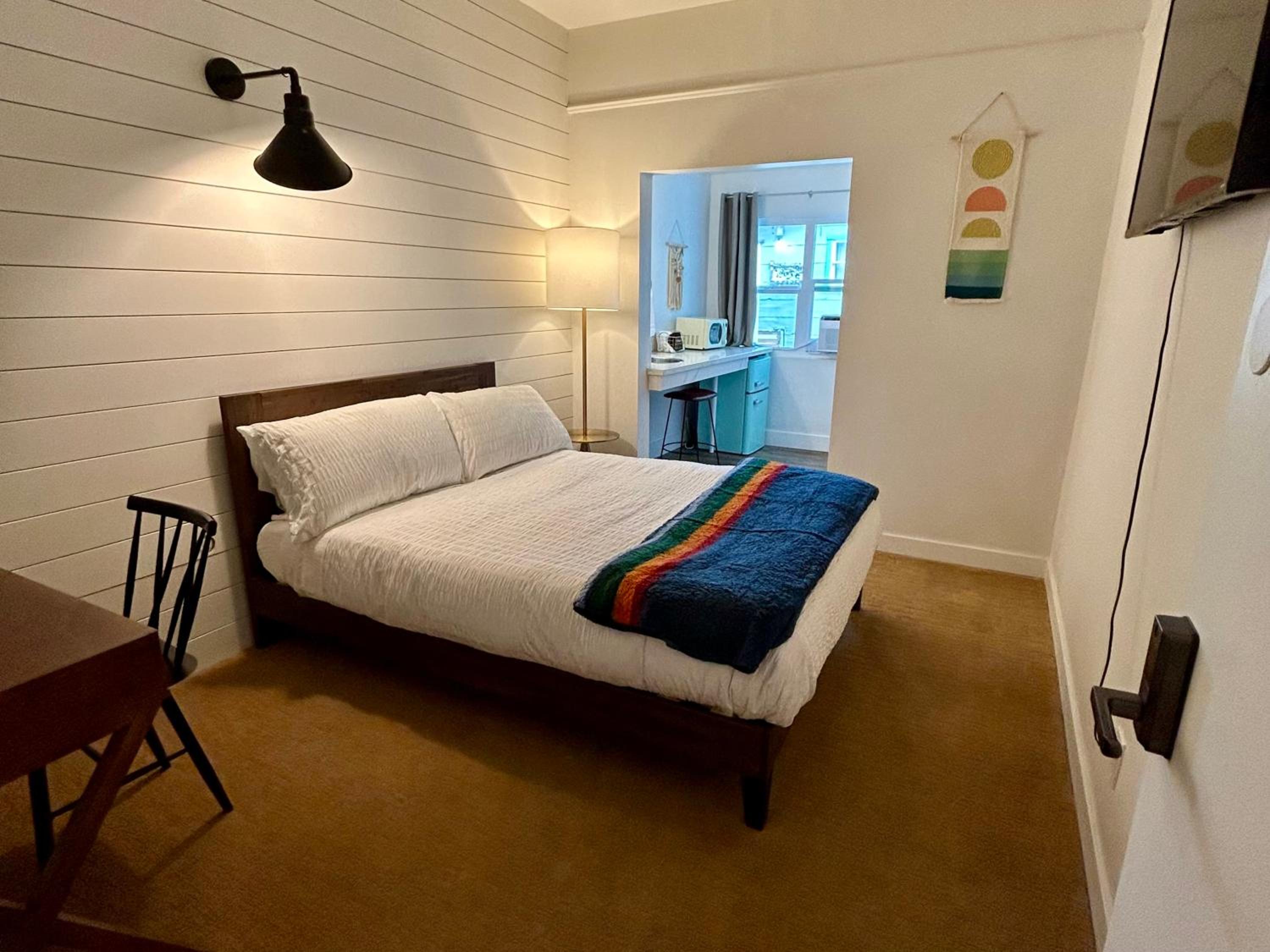Queen Room - Disability Access photo 1