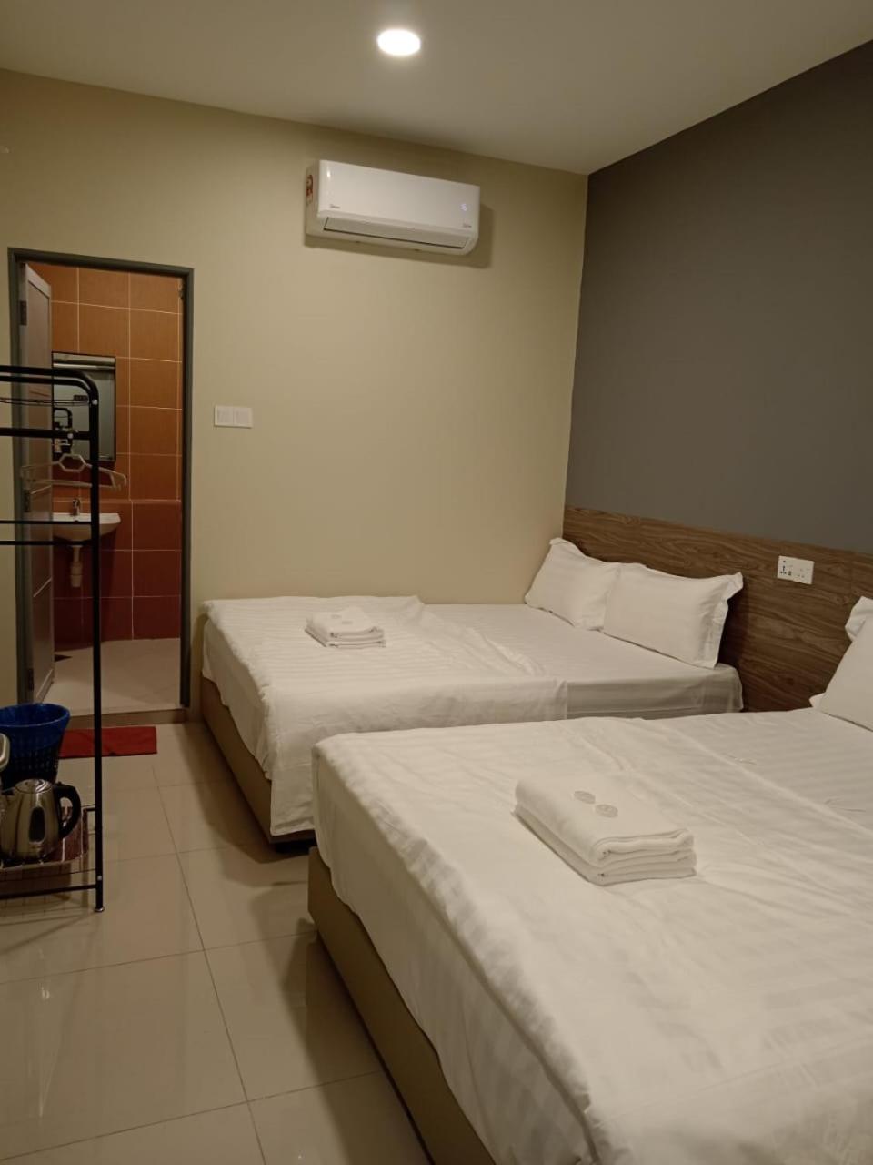 Economy Quadruple Room photo 3