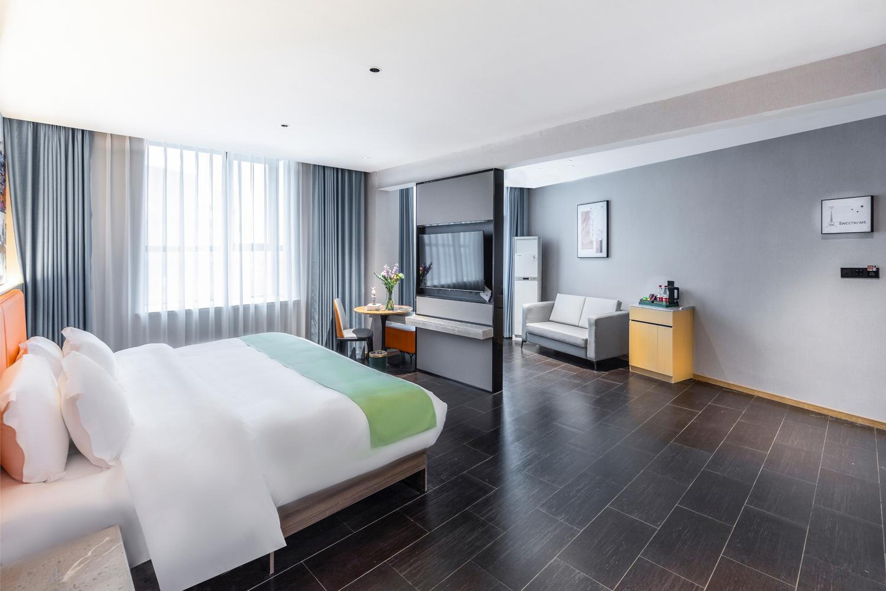 City View Sunshine Suite photo 3