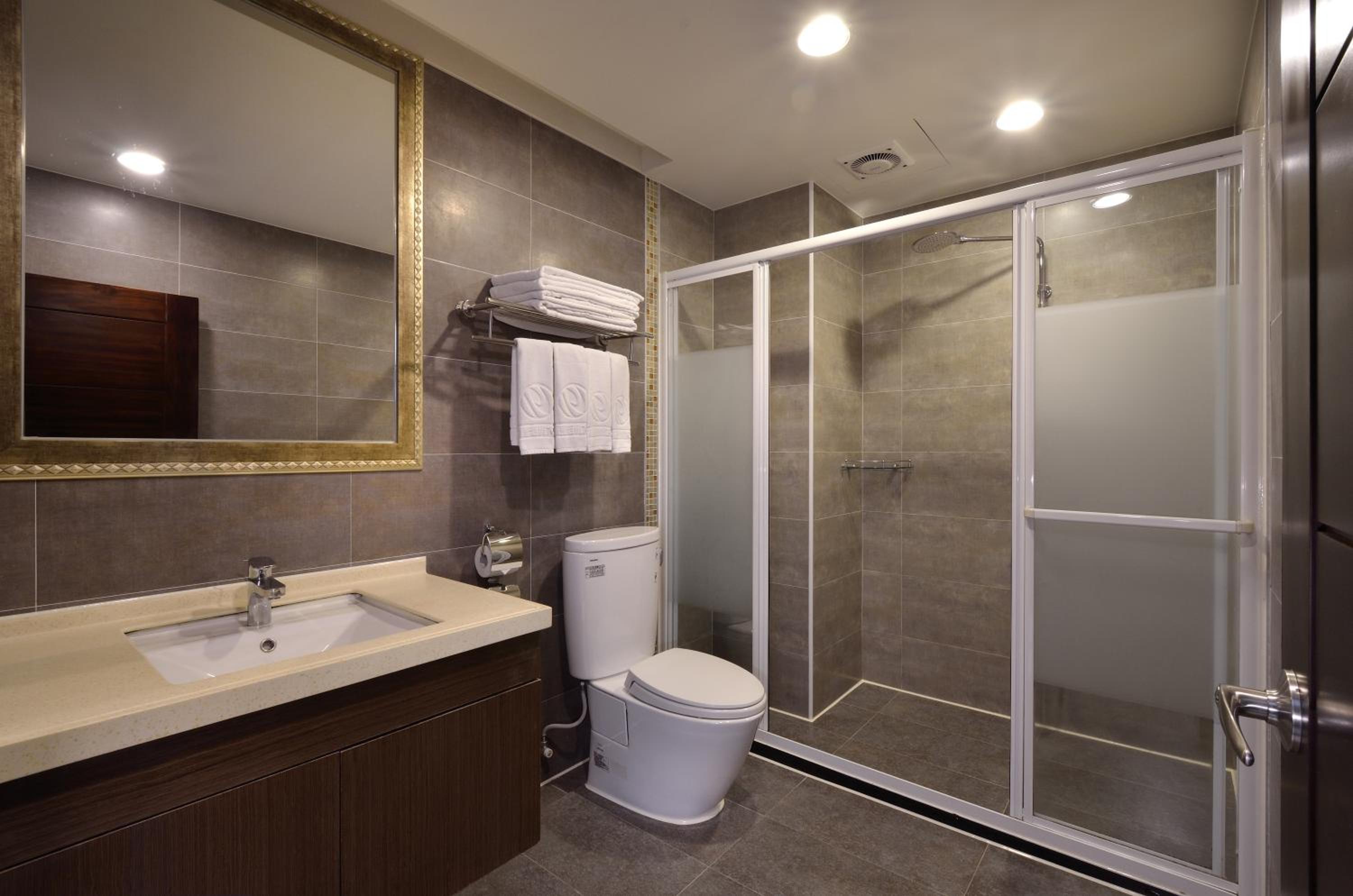 Classic Quadruple Room photo 2