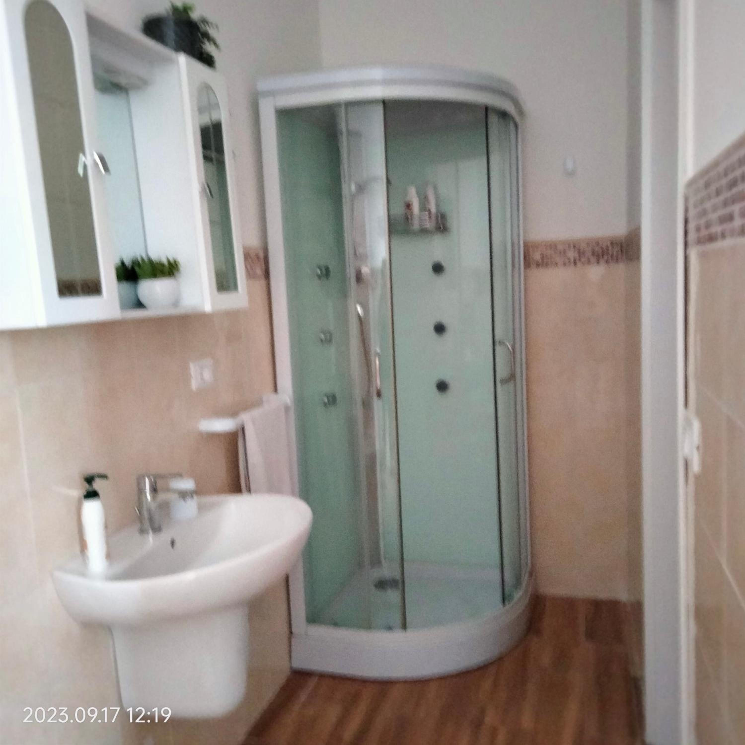 Double Room - Photo 9