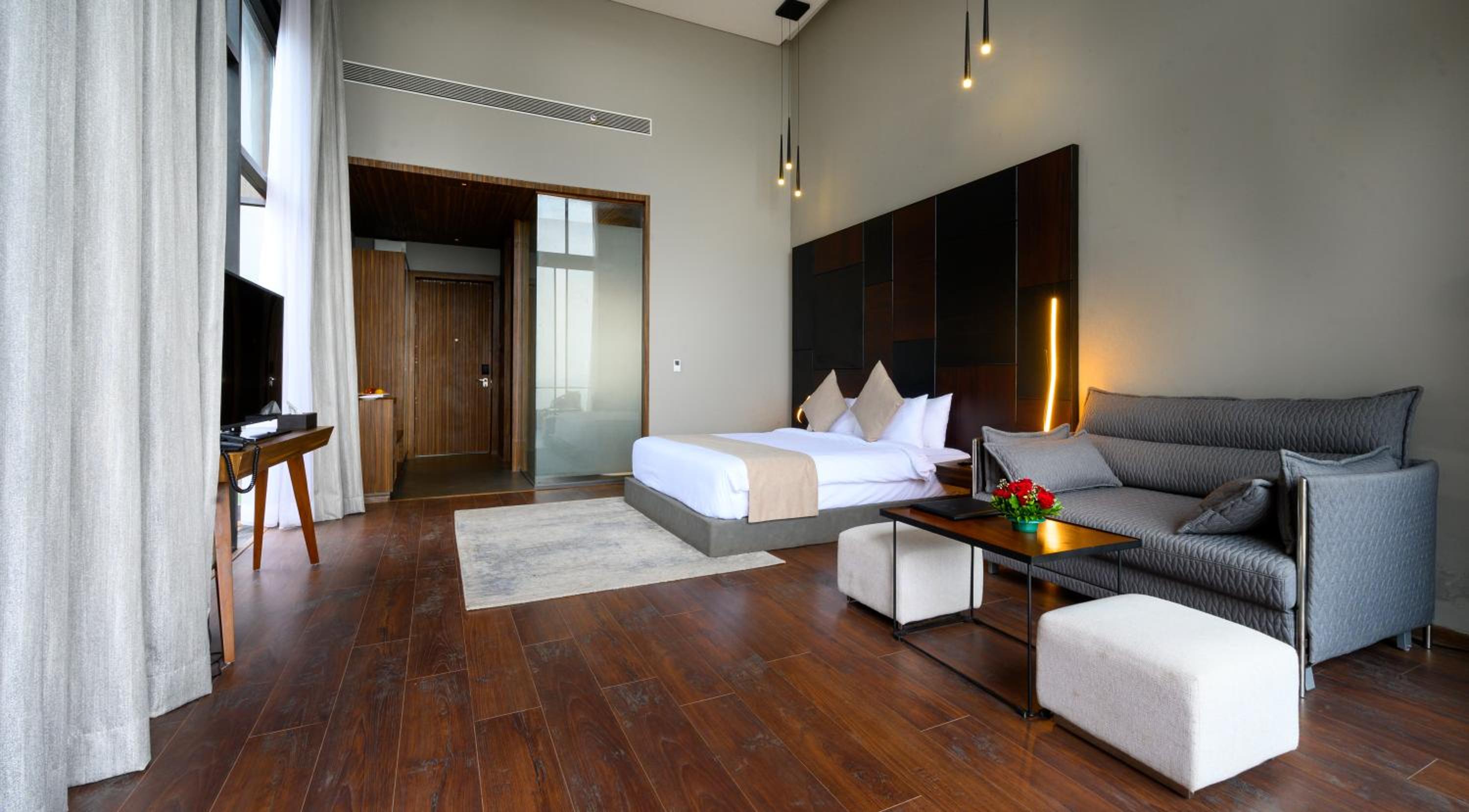 Deluxe Room with Lake View - Photo 6
