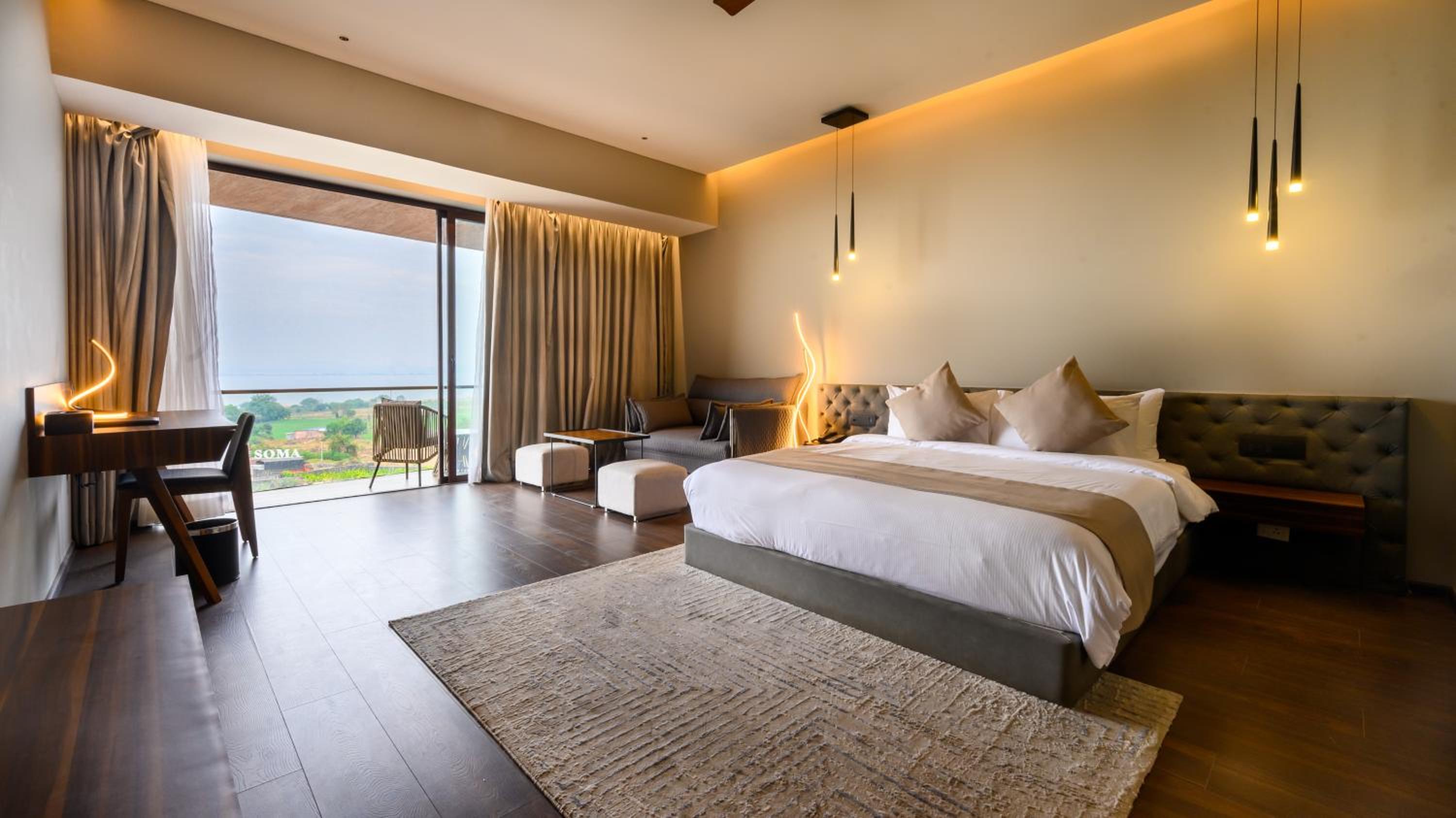 Premium Room with Pool View - Photo 2