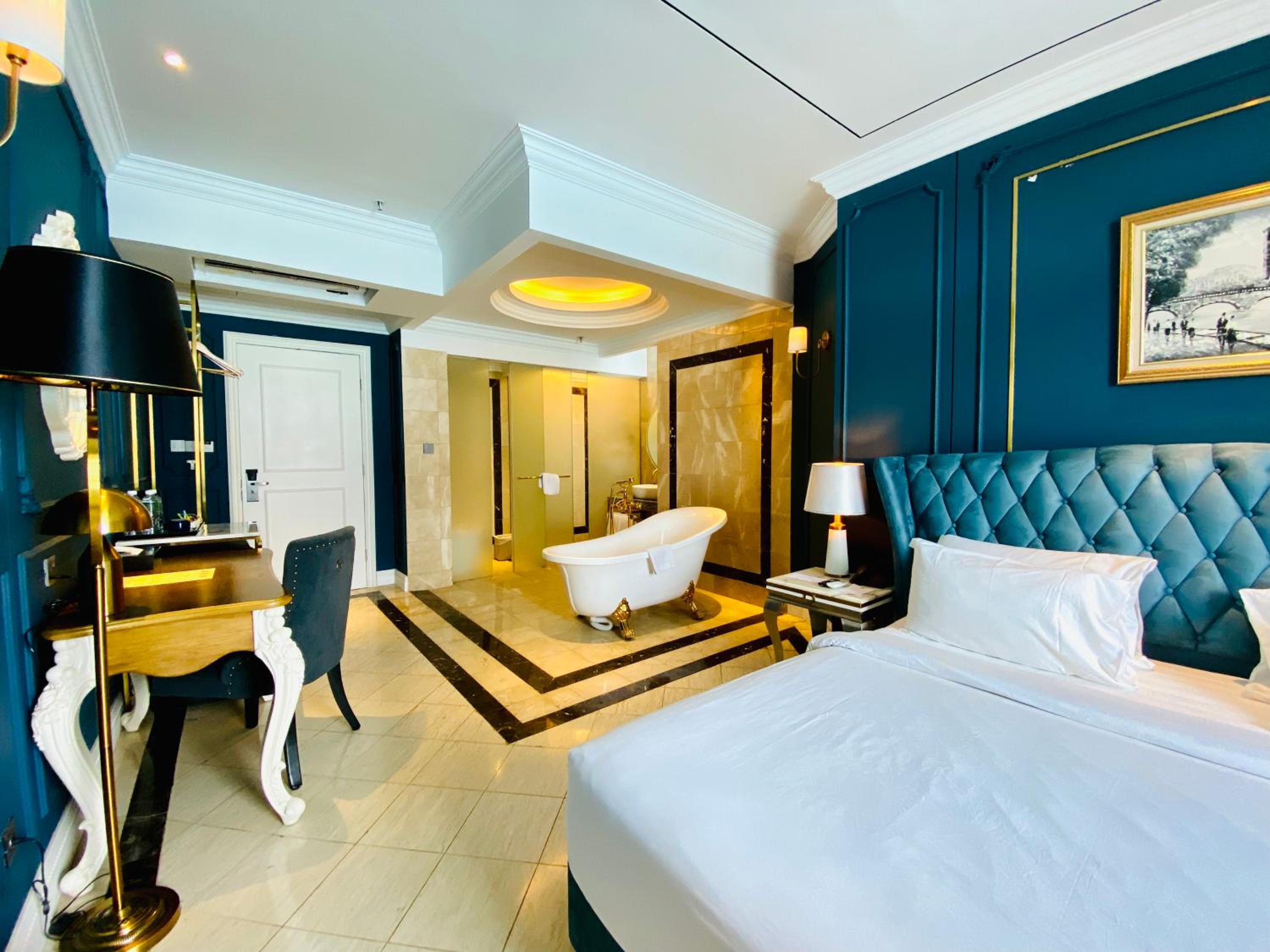 Romantic Suite without Balcony