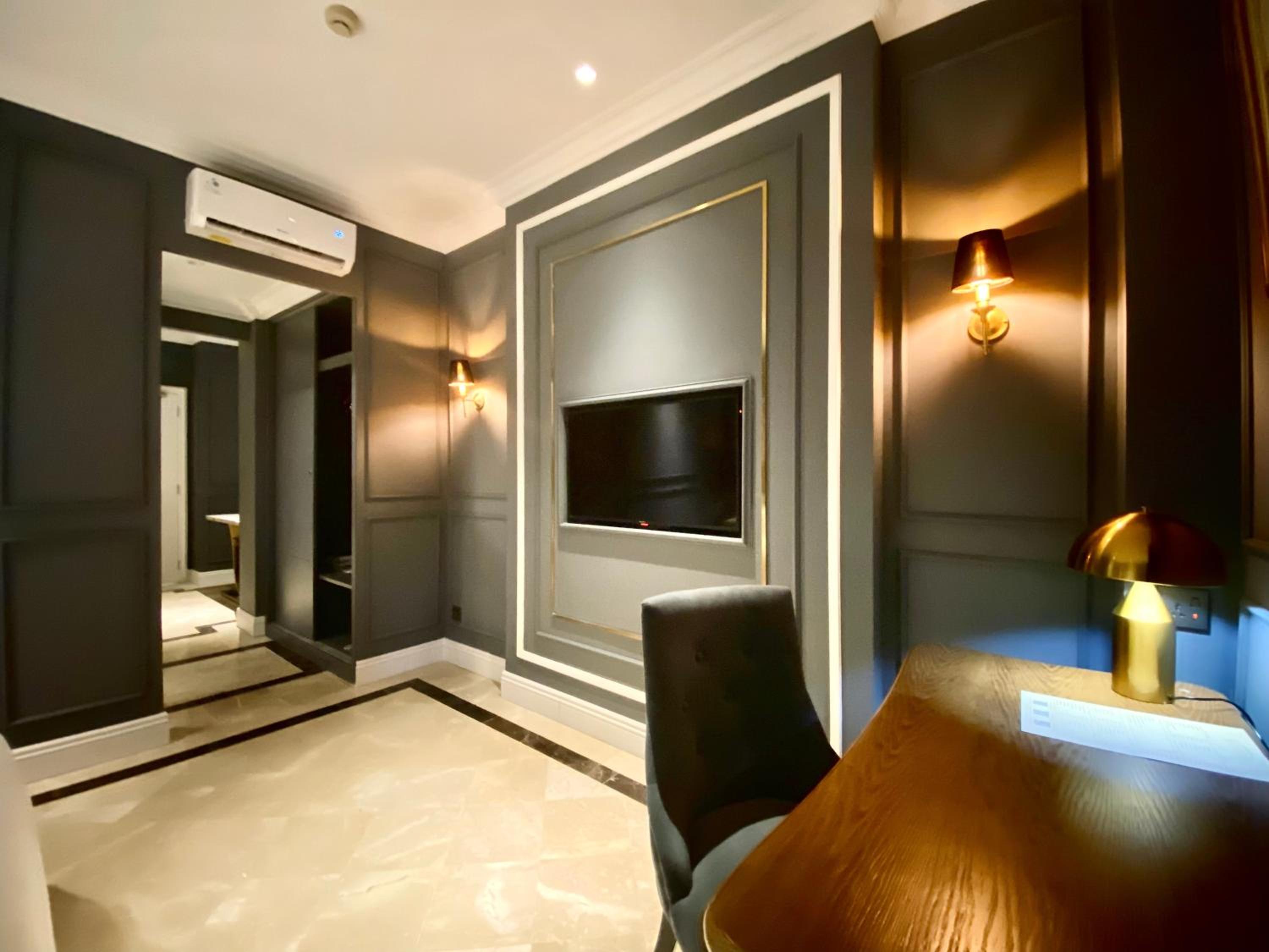 Romantic Suite without Balcony