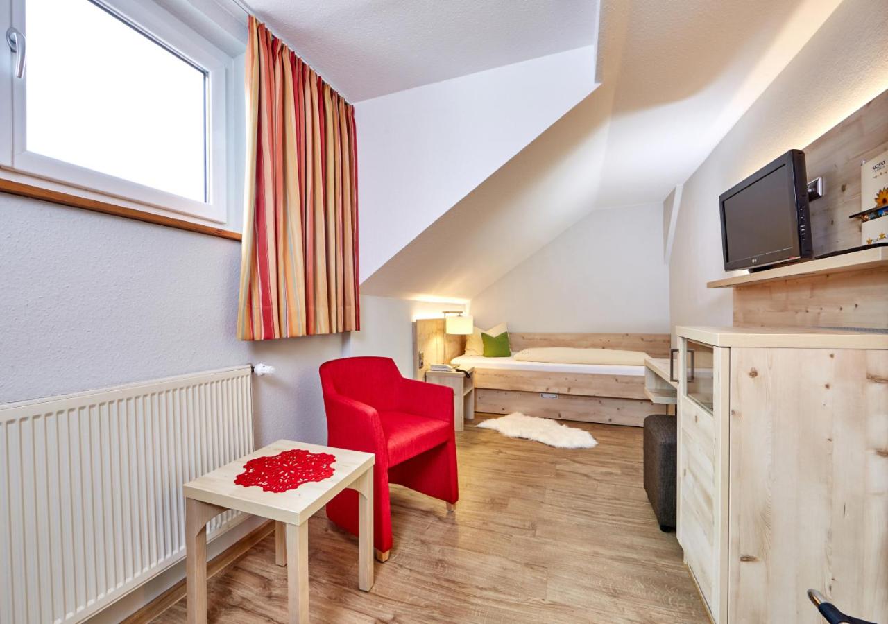 Single Room with Bath photo 2