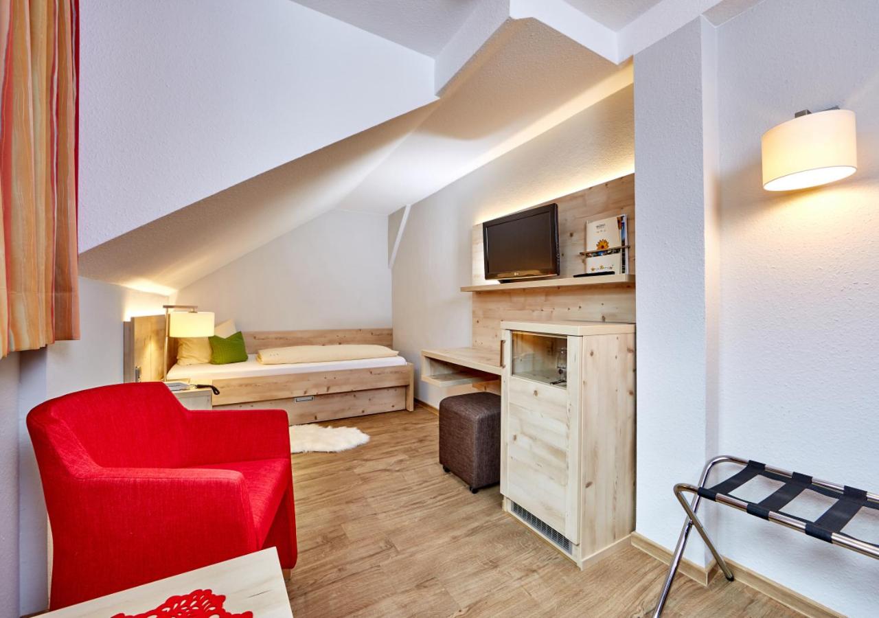 Single Room with Bath photo 1