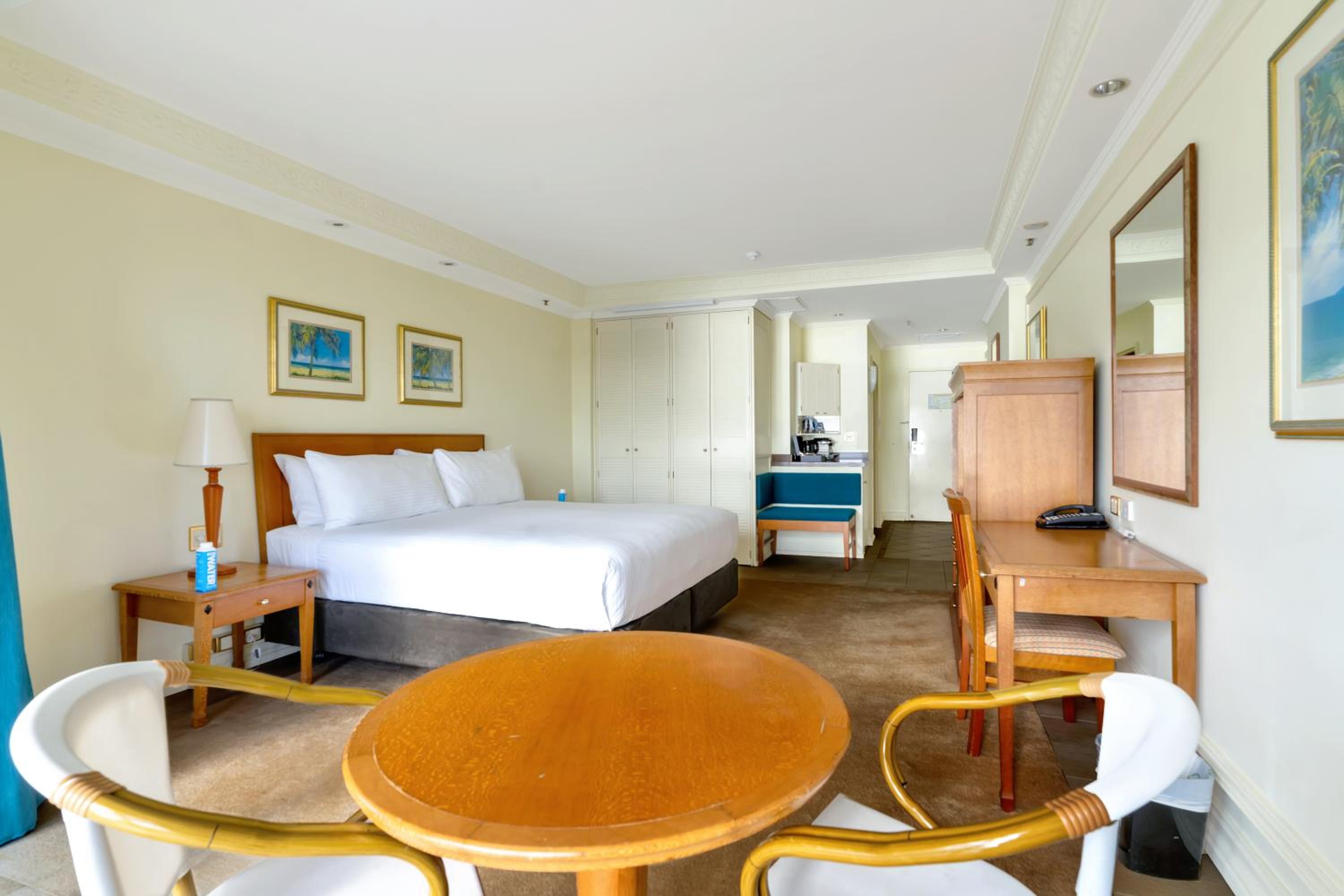Classic Queen Room with City and Mountain View
