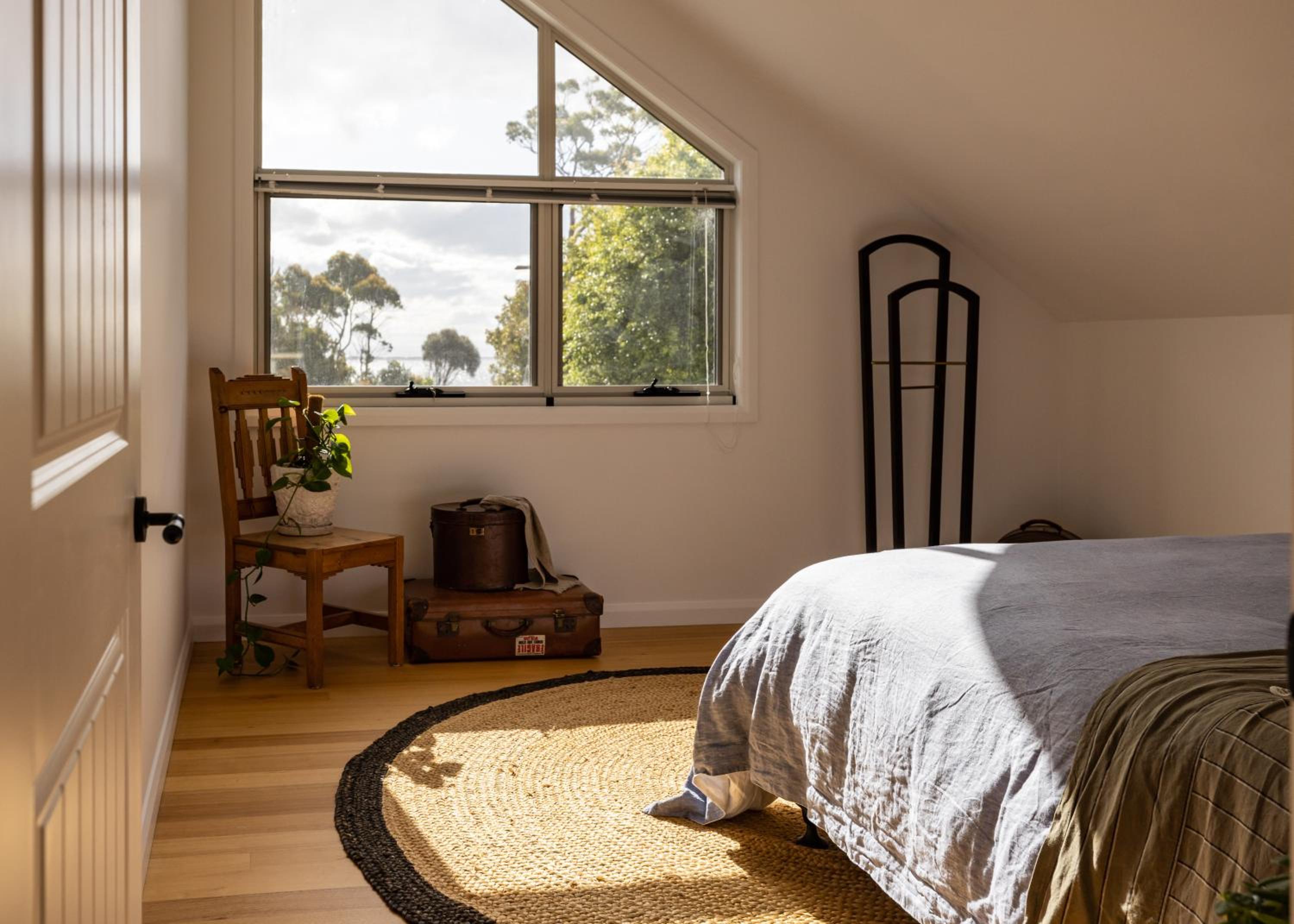 Five-Bedroom House photo 3