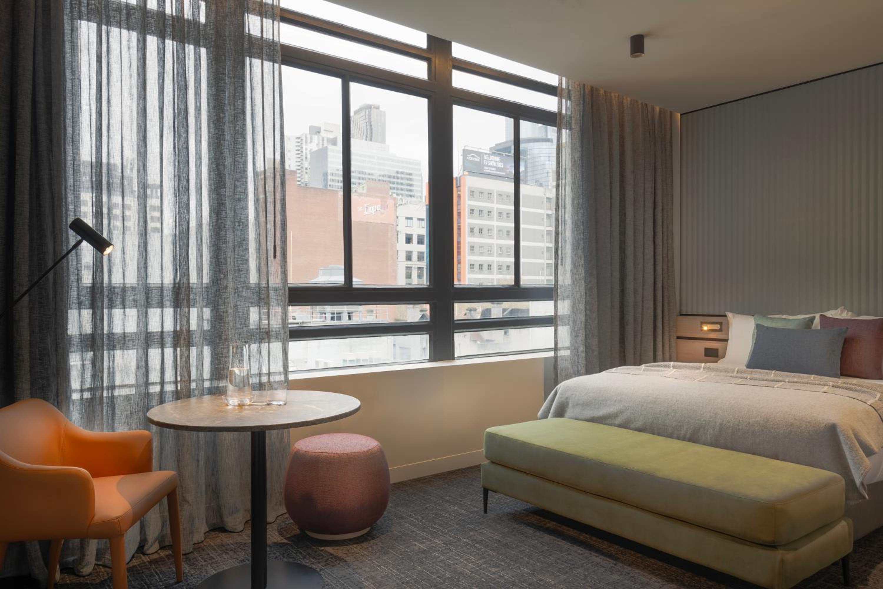Urban Standard Queen photo 2