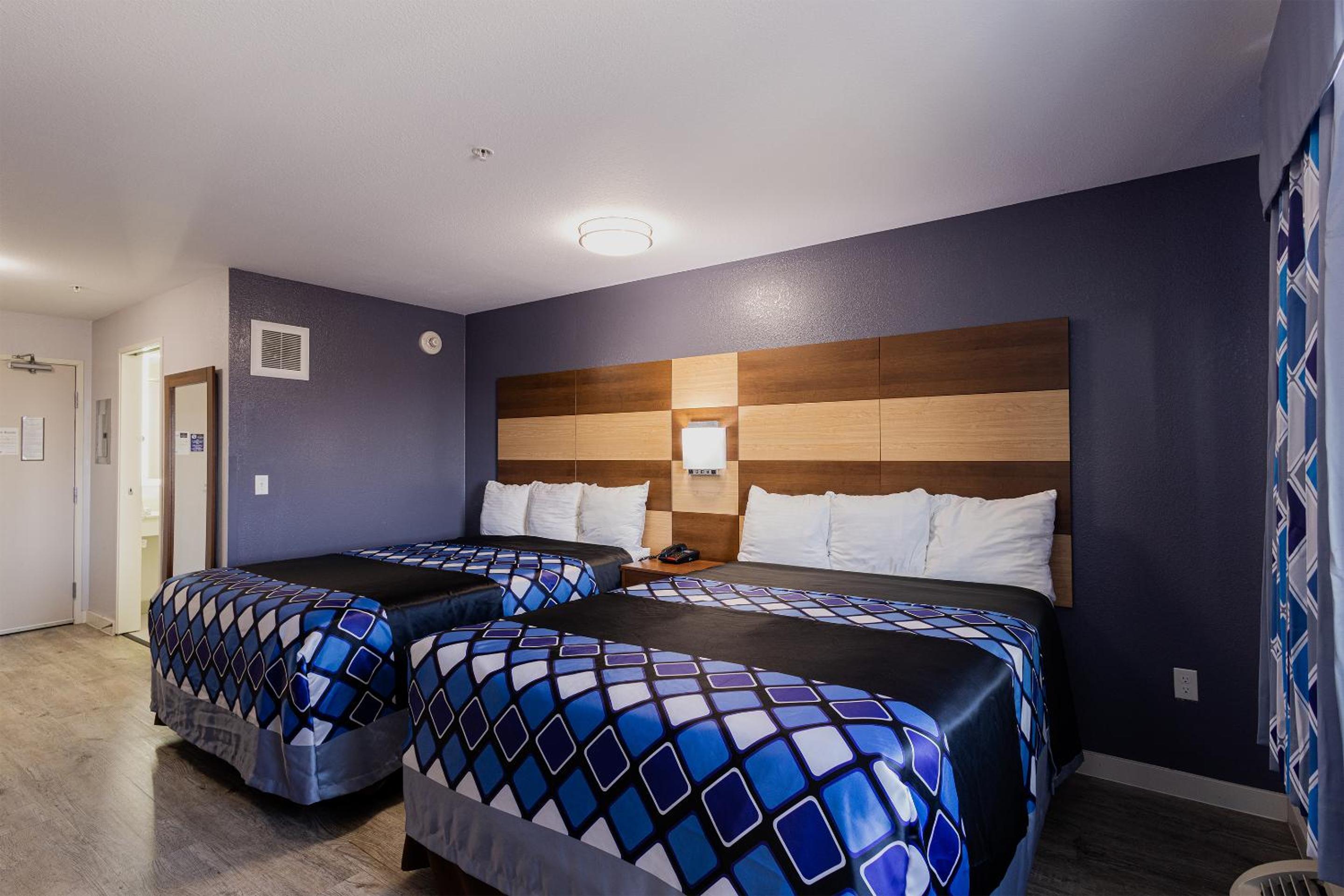 Queen Room - Disability Access - Photo 1
