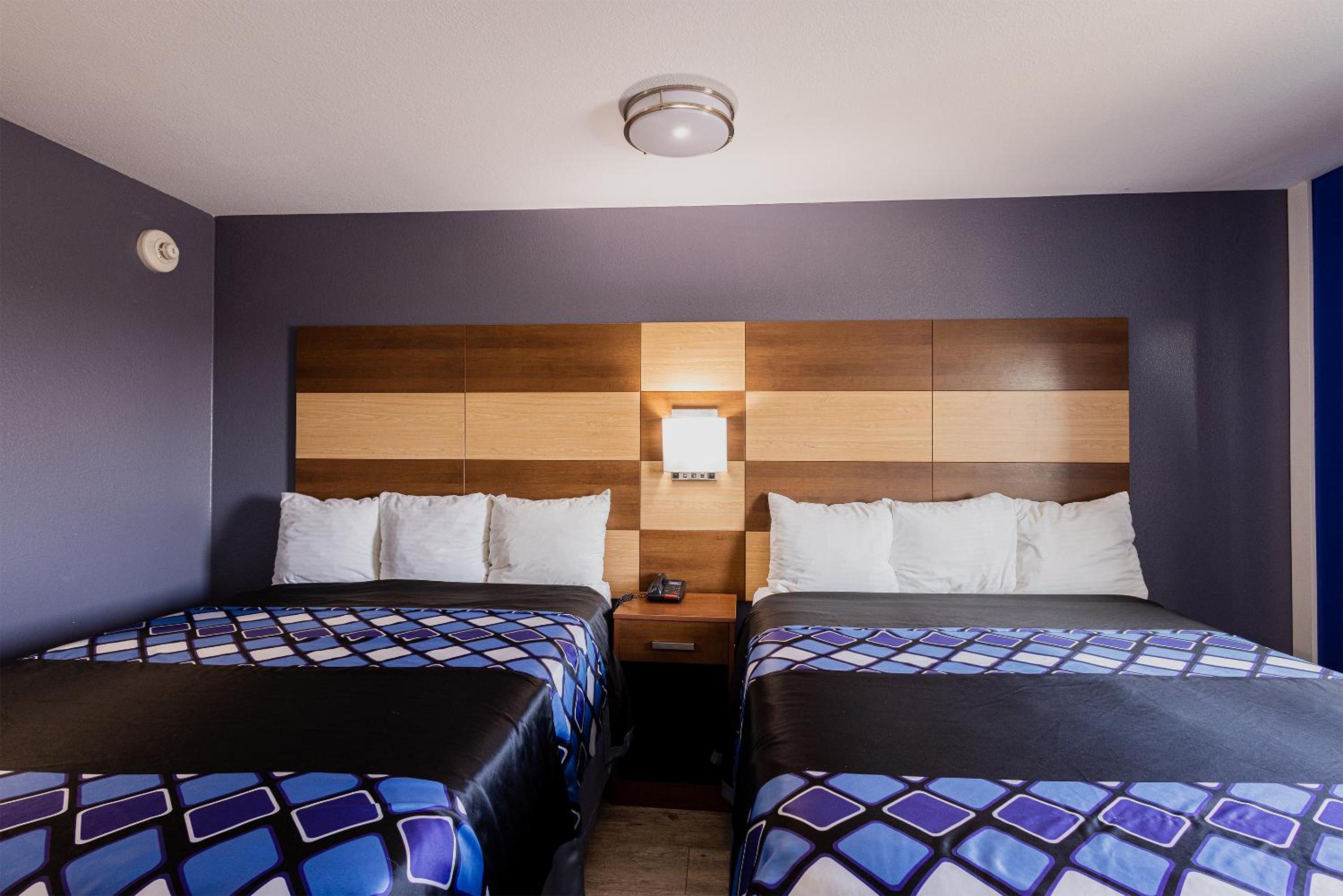 Queen Room - Disability Access - Photo 2