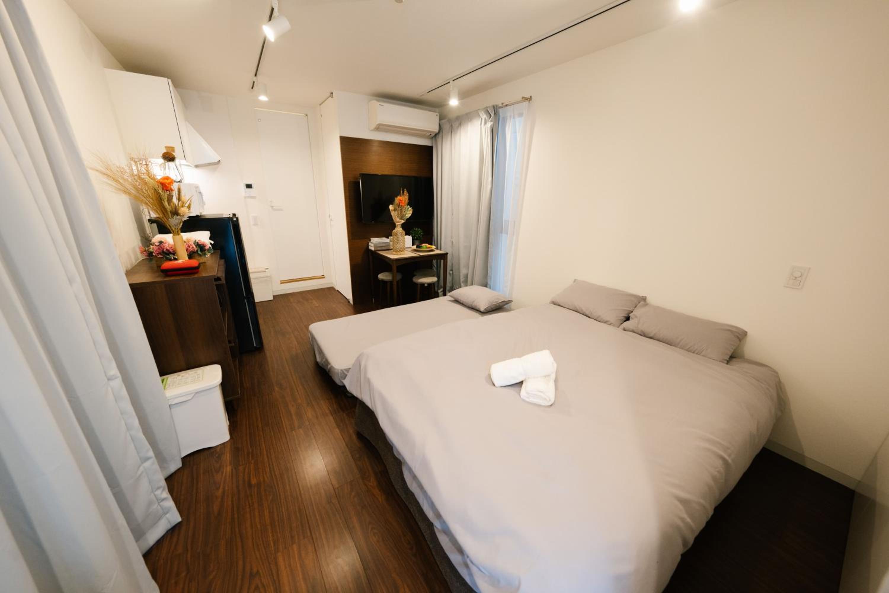 One-Bedroom Apartment photo 1