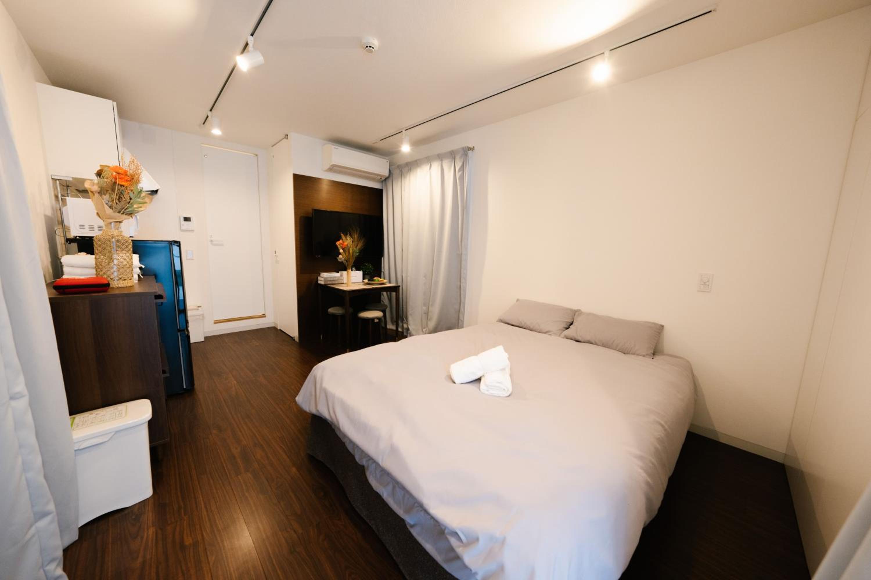 One-Bedroom Apartment photo 2