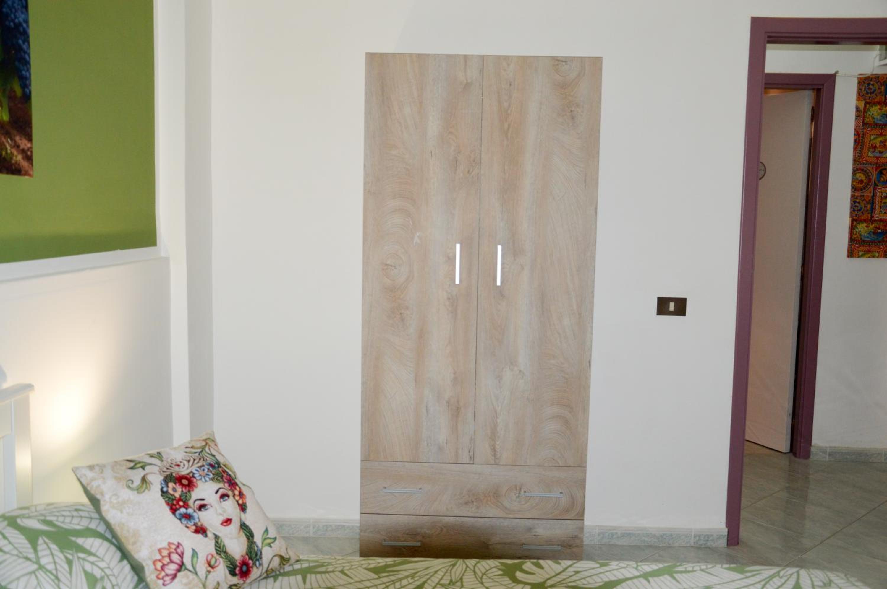 Basic Triple Room with Shared Bathroom photo 3