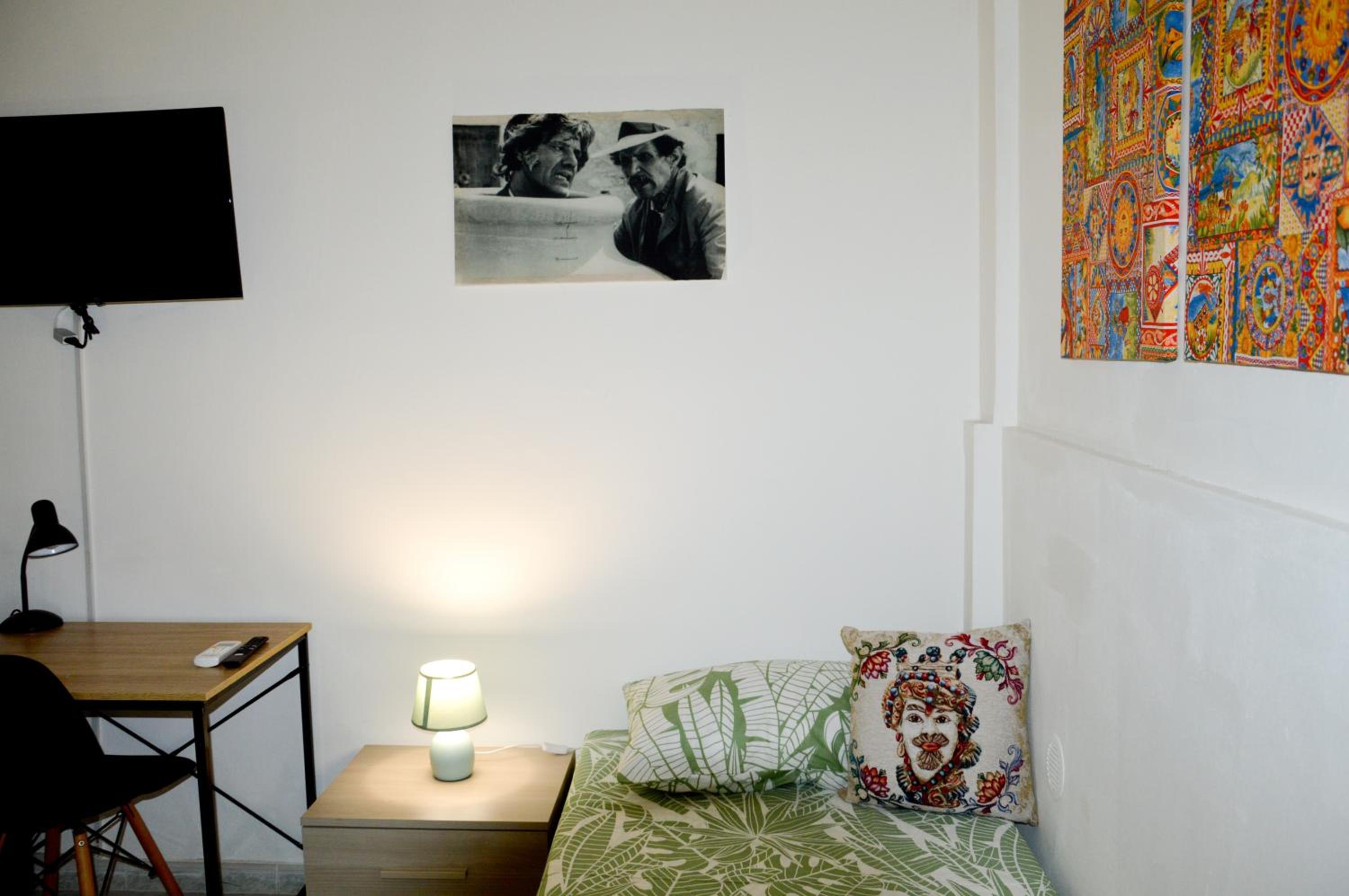 Basic Triple Room with Shared Bathroom photo 2