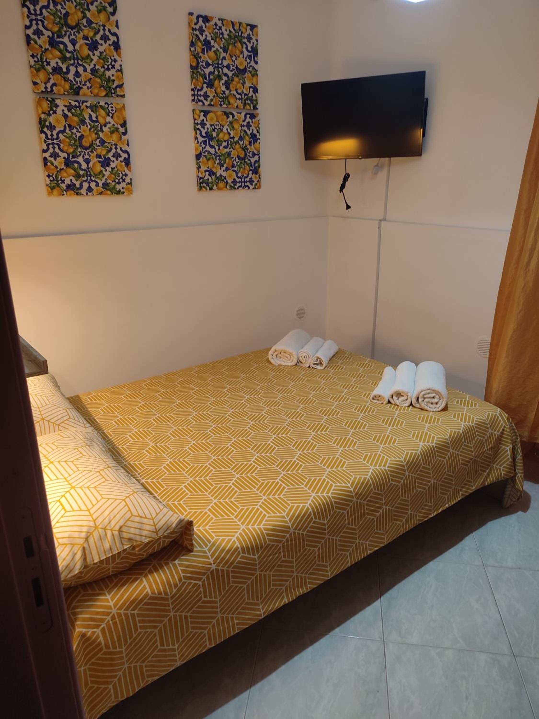 Double Room with Shared Bathroom photo 1