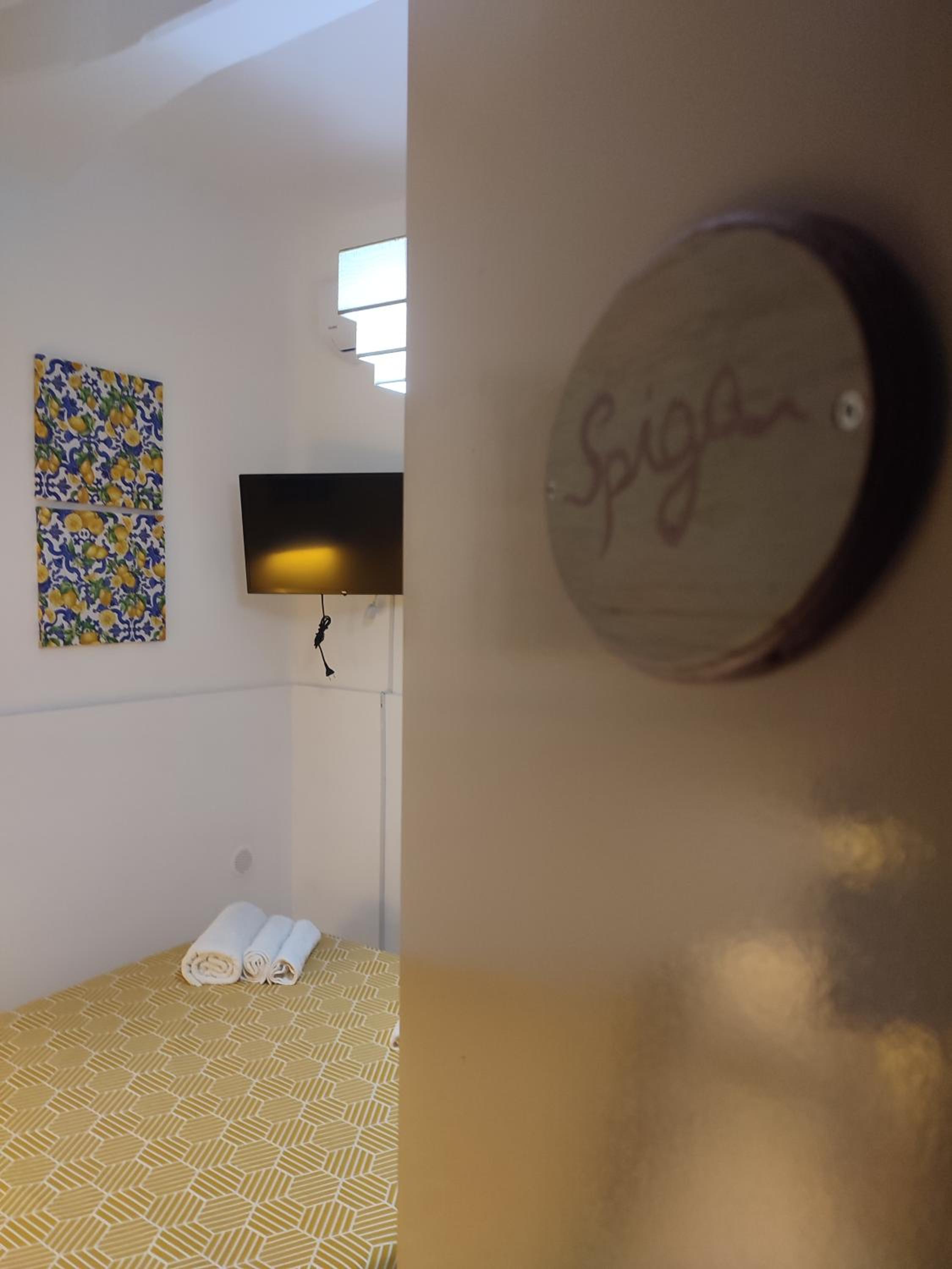 Double Room with Shared Bathroom photo 3