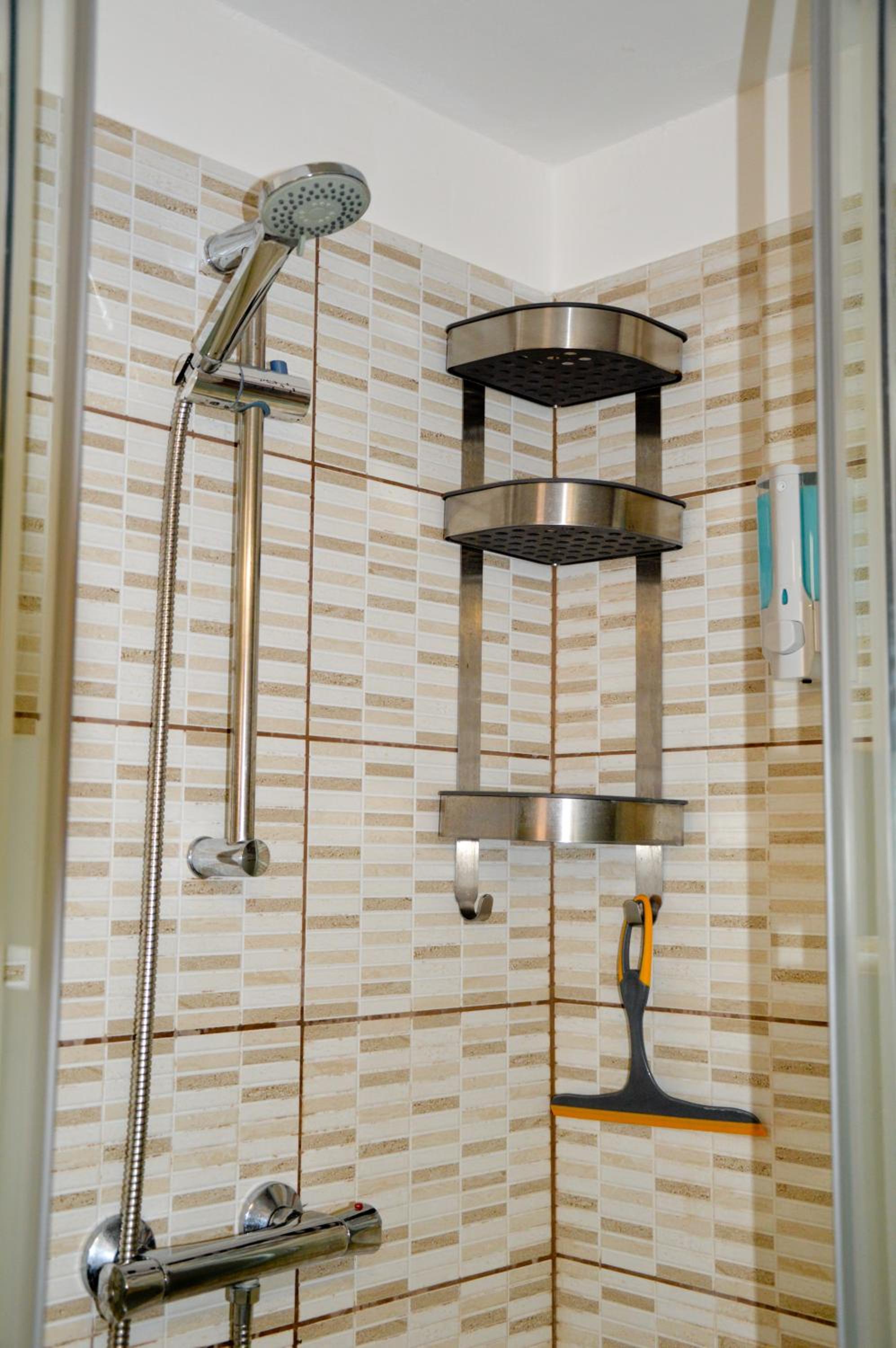 Double Room with Shared Bathroom photo 2