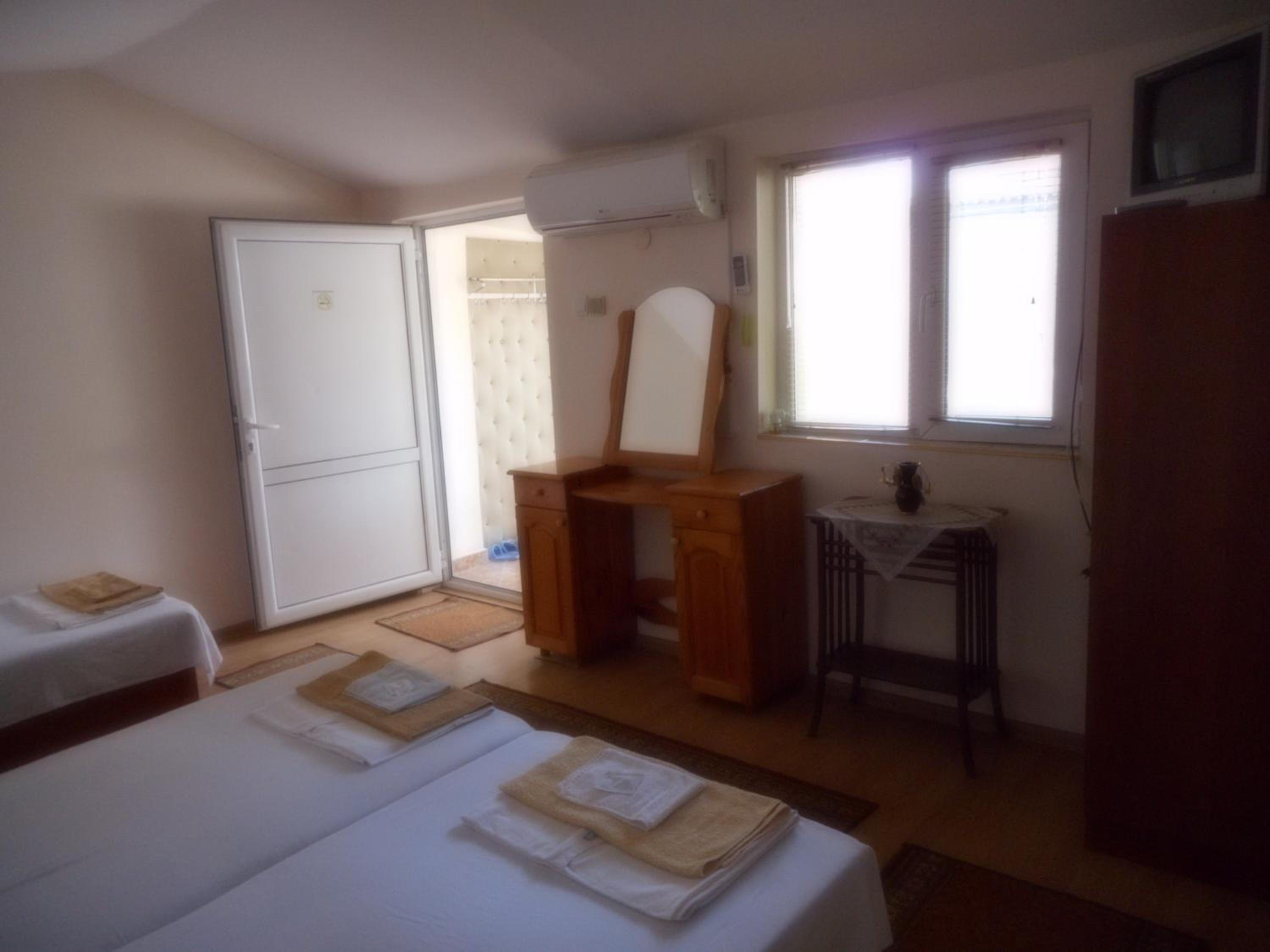 Double Room with Private Bathroom photo 1