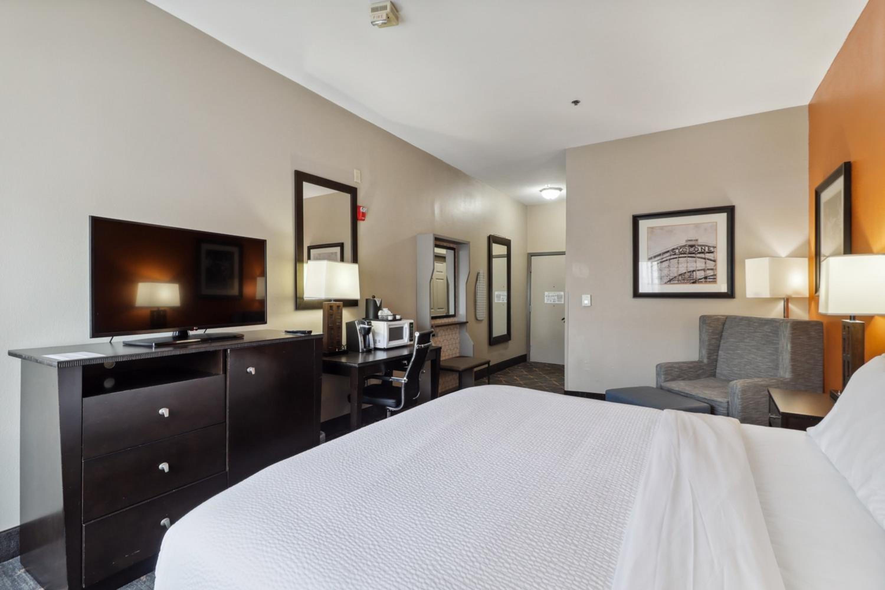 Standard King Room - Photo 4