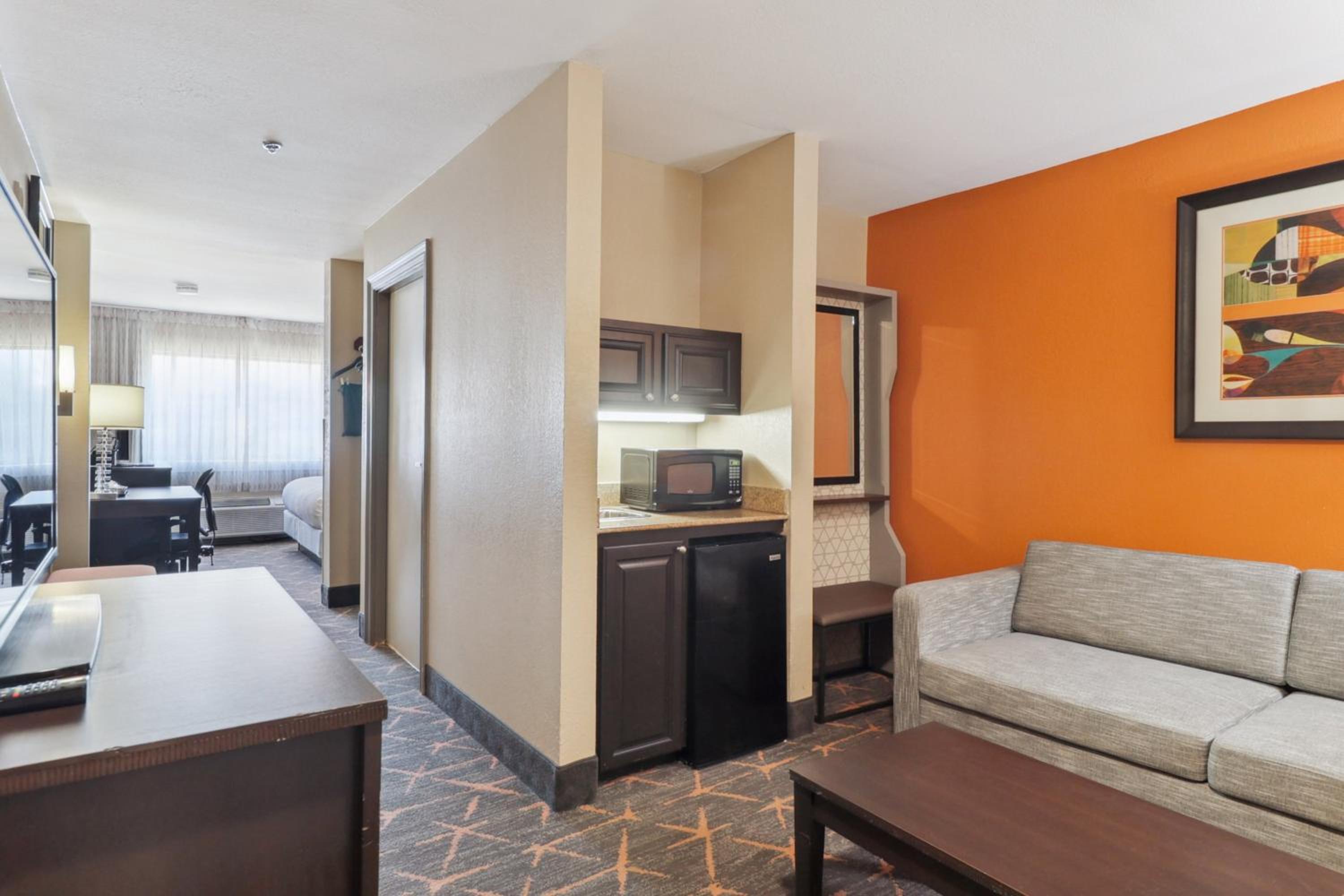 King Suite with Sofa Bed - Photo 6