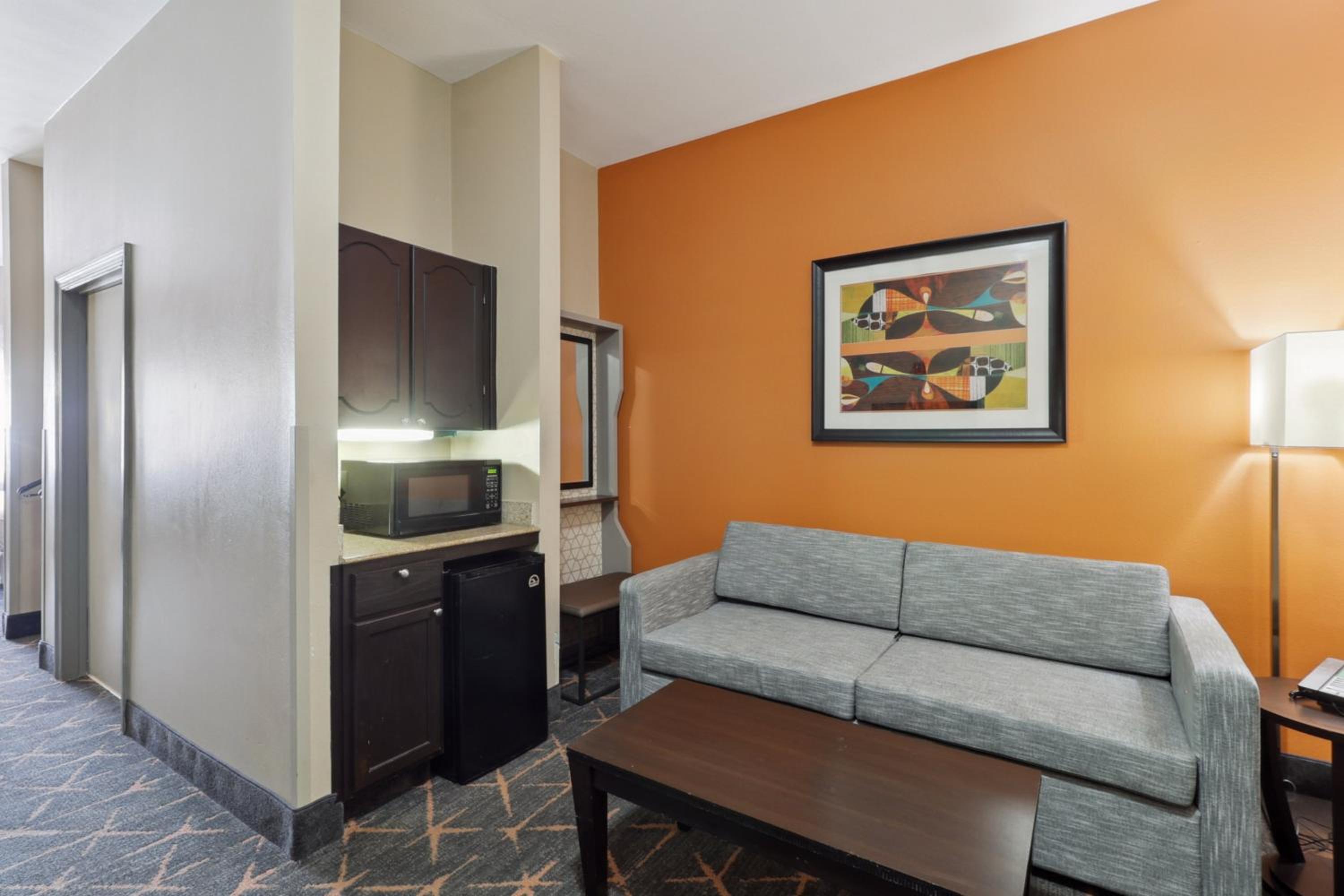 King Suite with Sofa Bed - Photo 5