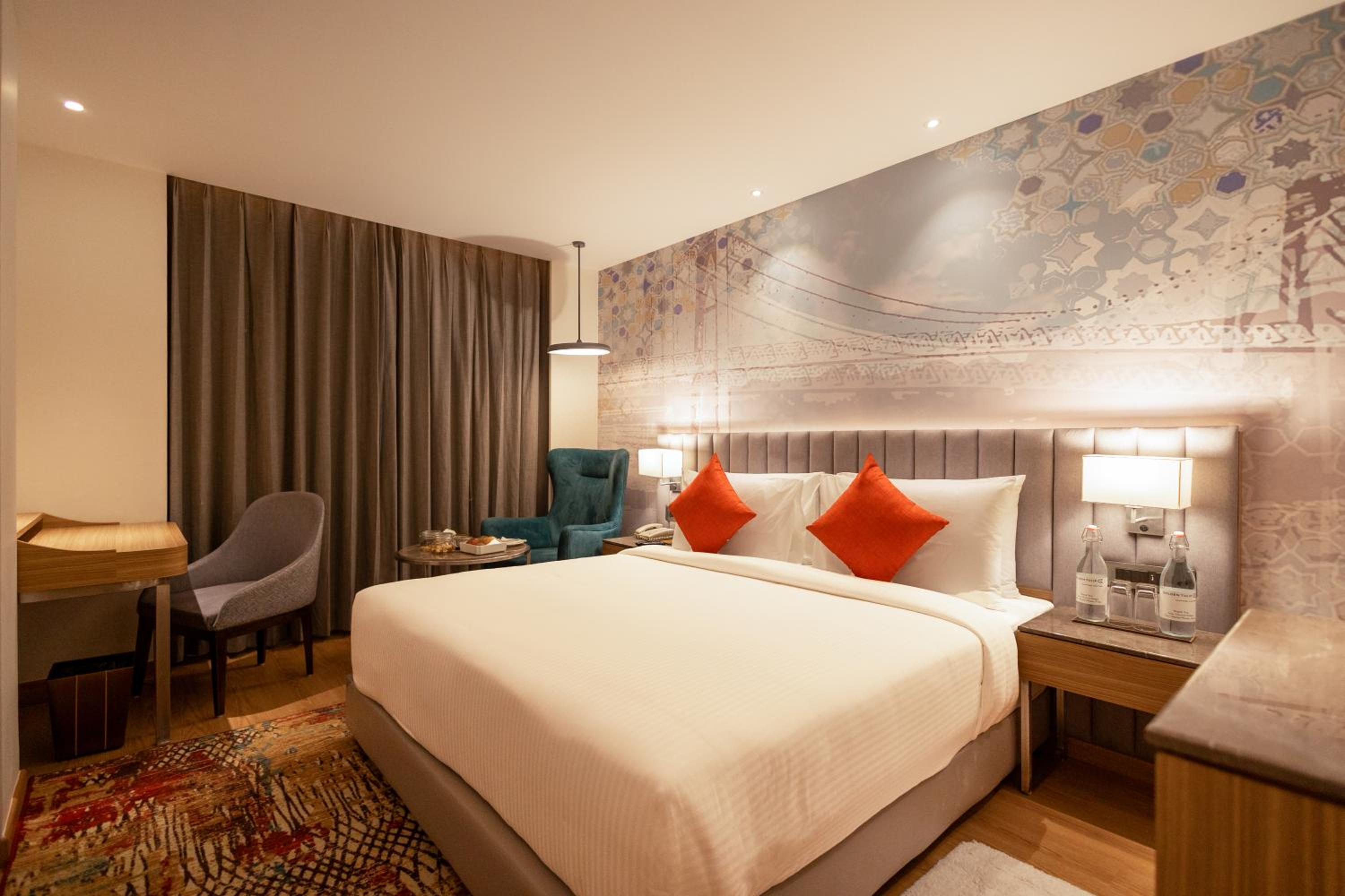 Deluxe room - 1 Double Bed - 10% off on One-way Airport Transfer - Photo 1