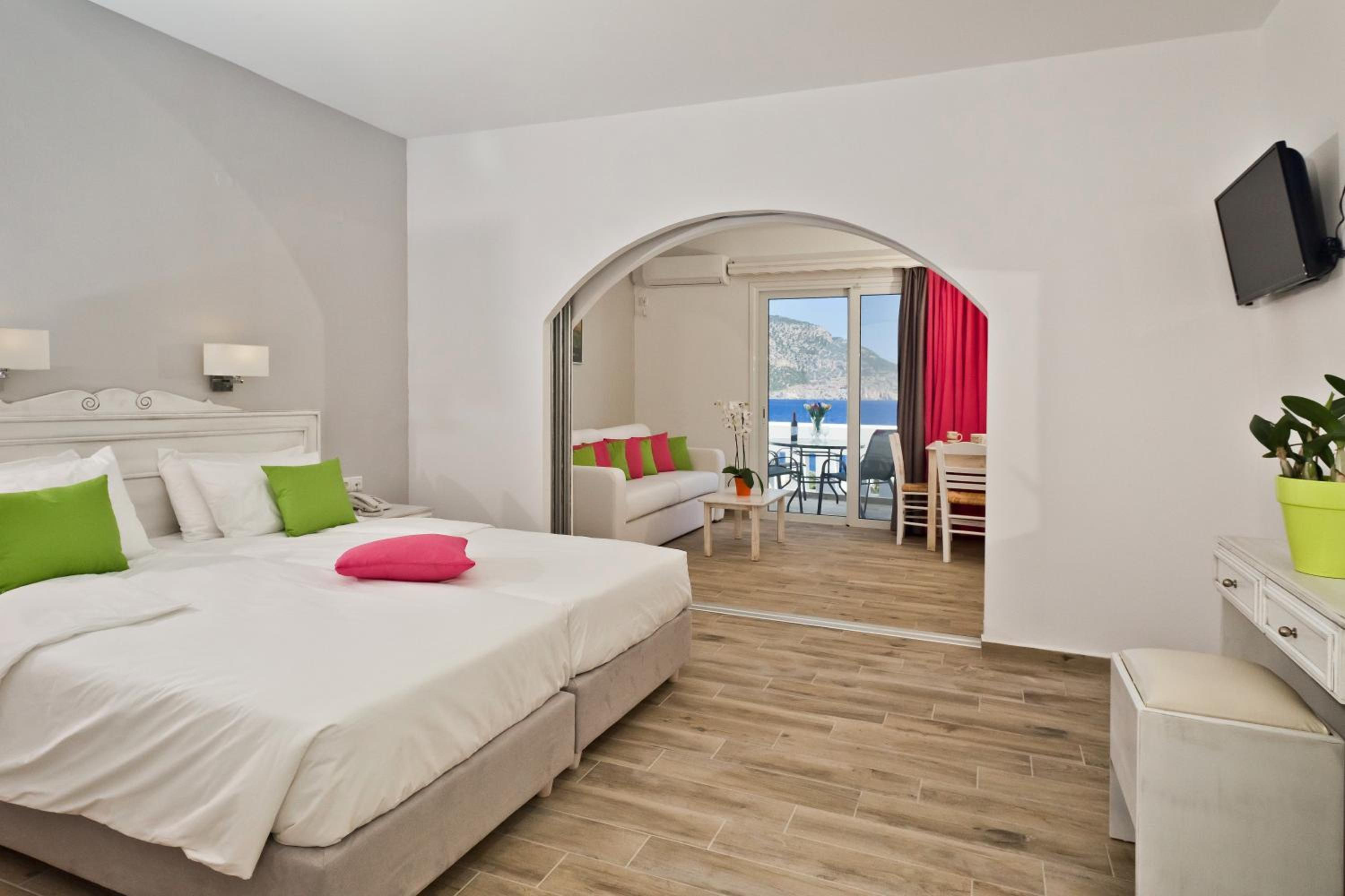 Studio Open Plan Sea View