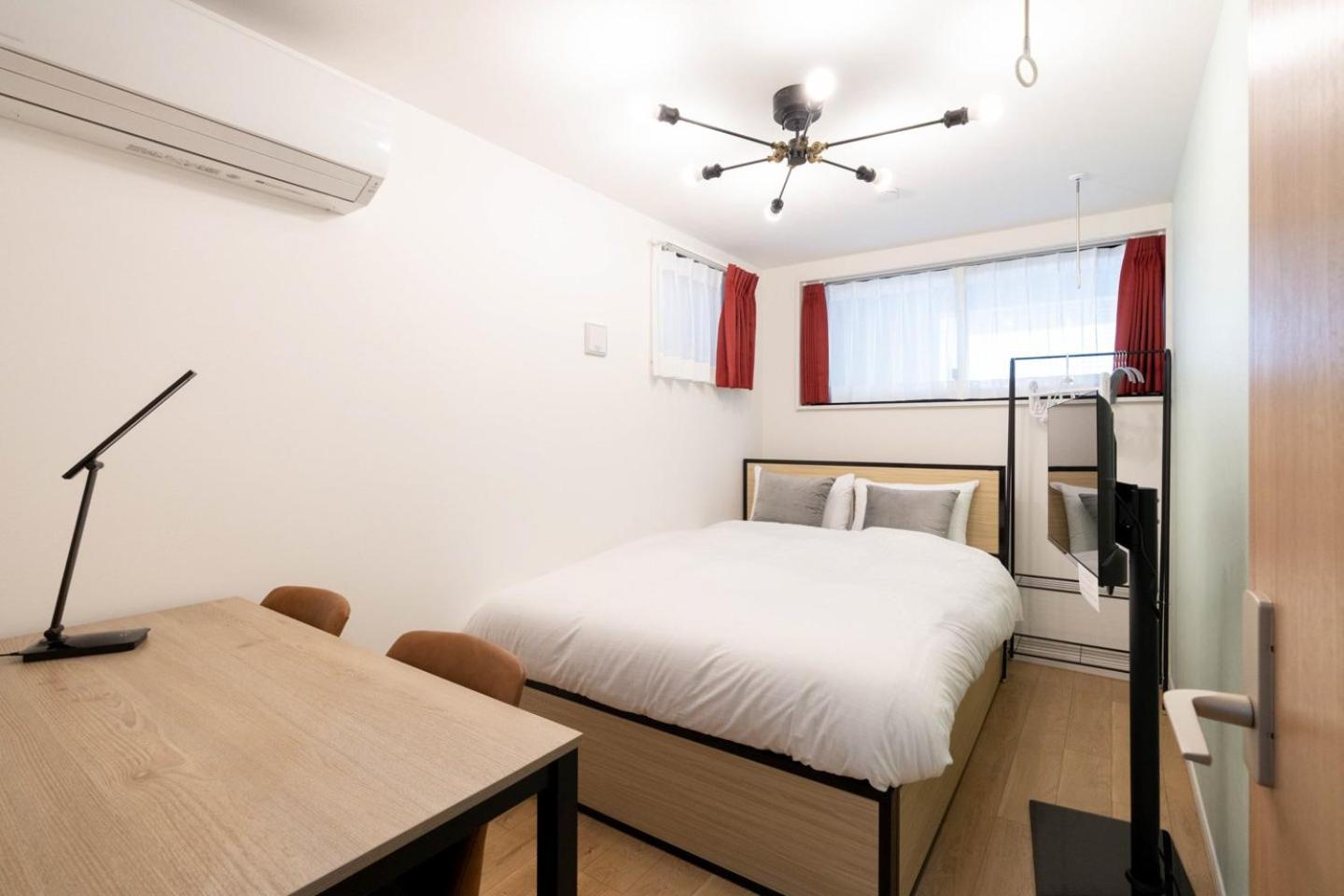 One-Bedroom Apartment photo 1