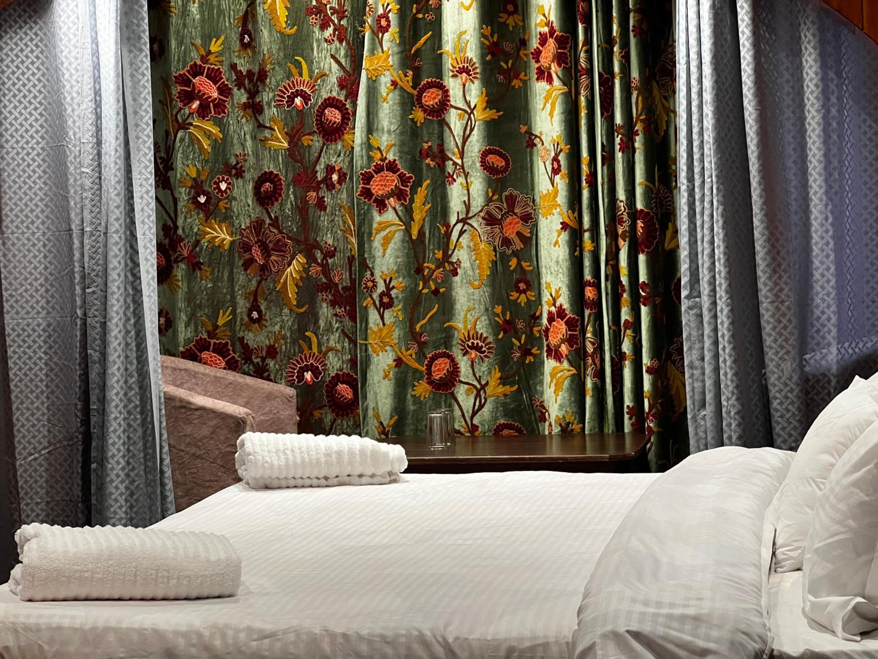 Deluxe Room - Photo 3
