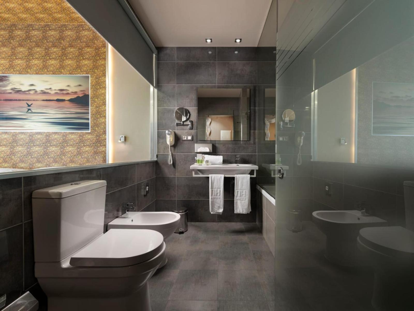 Standard Double or Twin Room - Photo 9